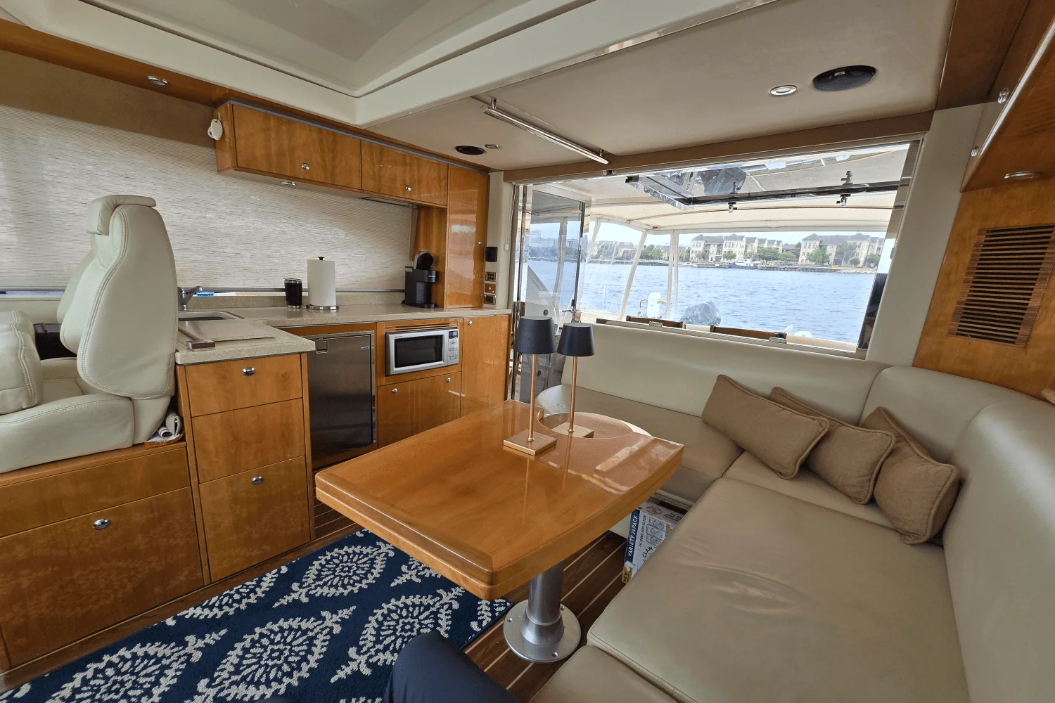 2009 Riviera 4400 SPORT YACHT Image Thumbnail #13