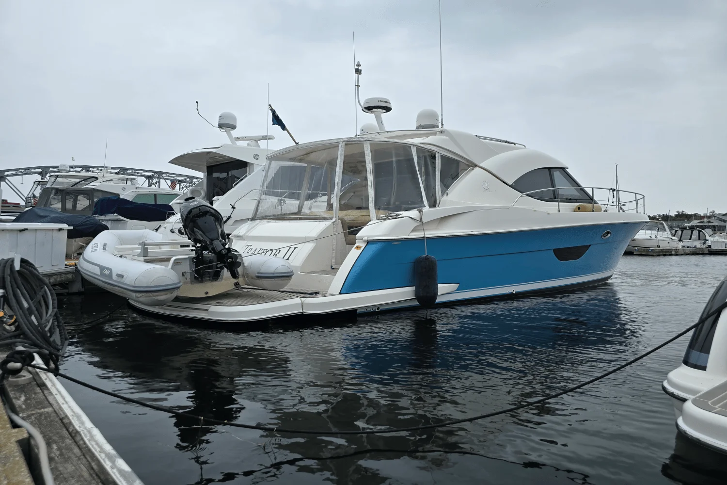 2009 Riviera 4400 SPORT YACHT Image Thumbnail #5