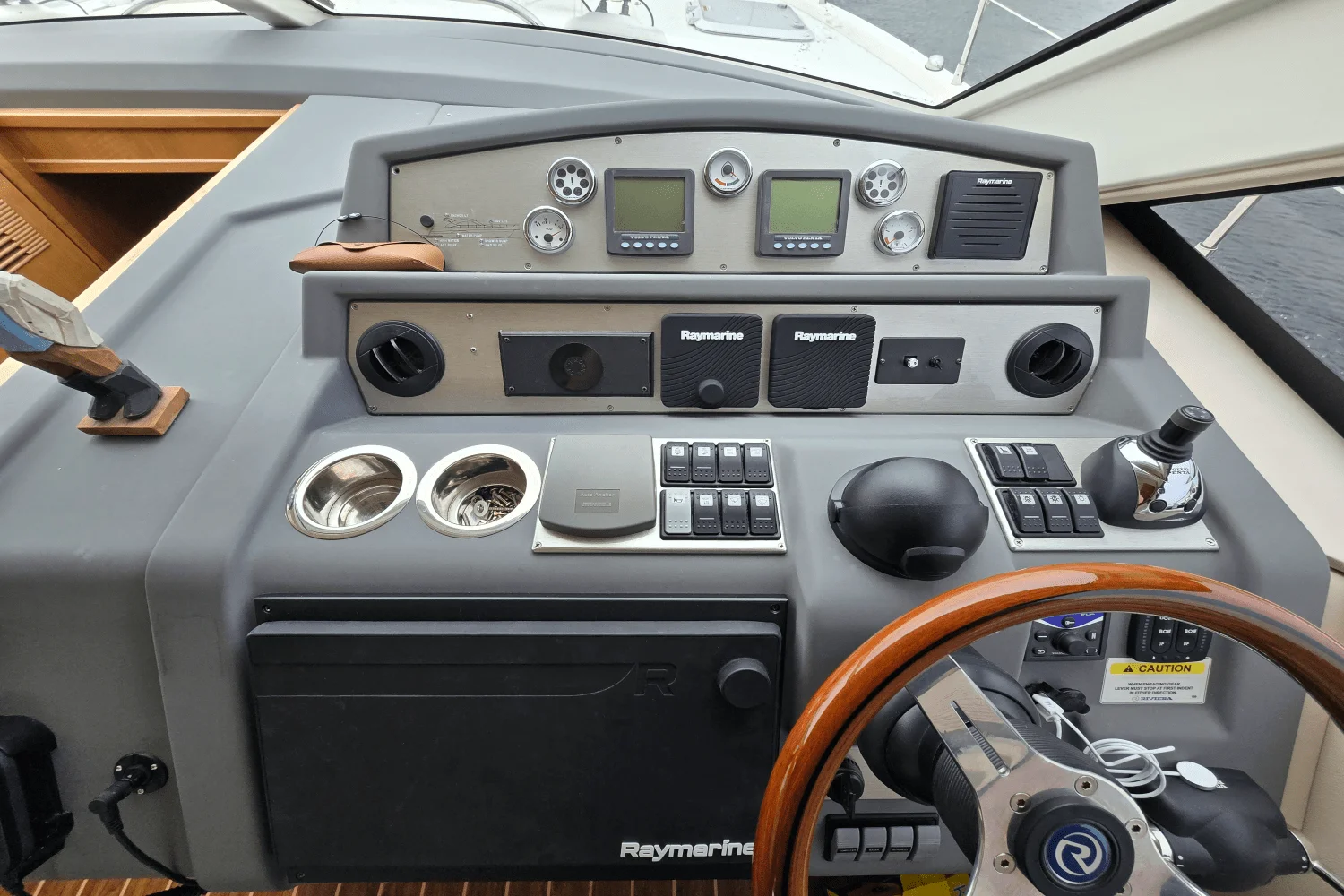 2009 Riviera 4400 SPORT YACHT Image Thumbnail #22