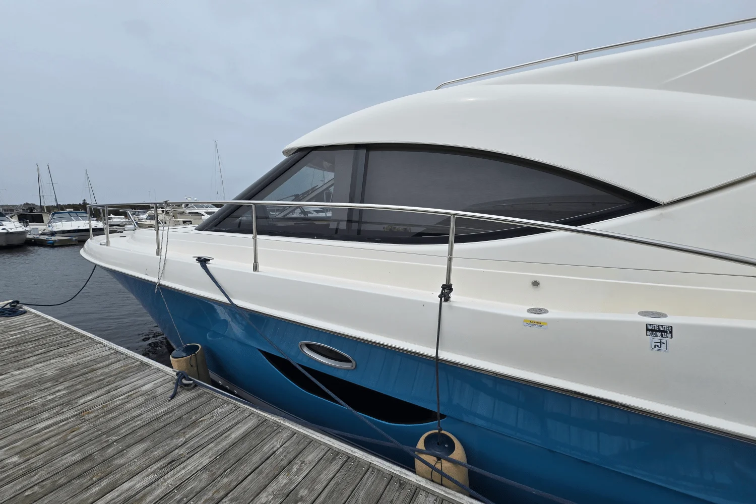 2009 Riviera 4400 SPORT YACHT Image Thumbnail #4