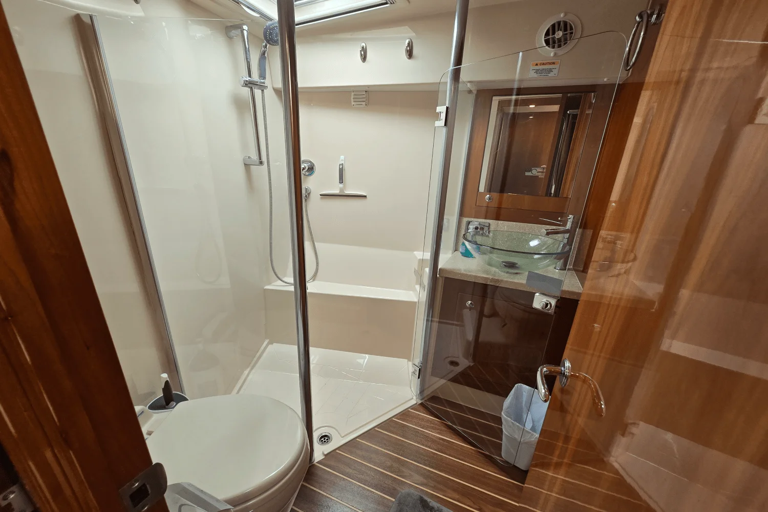 2009 Riviera 4400 SPORT YACHT Image Thumbnail #31