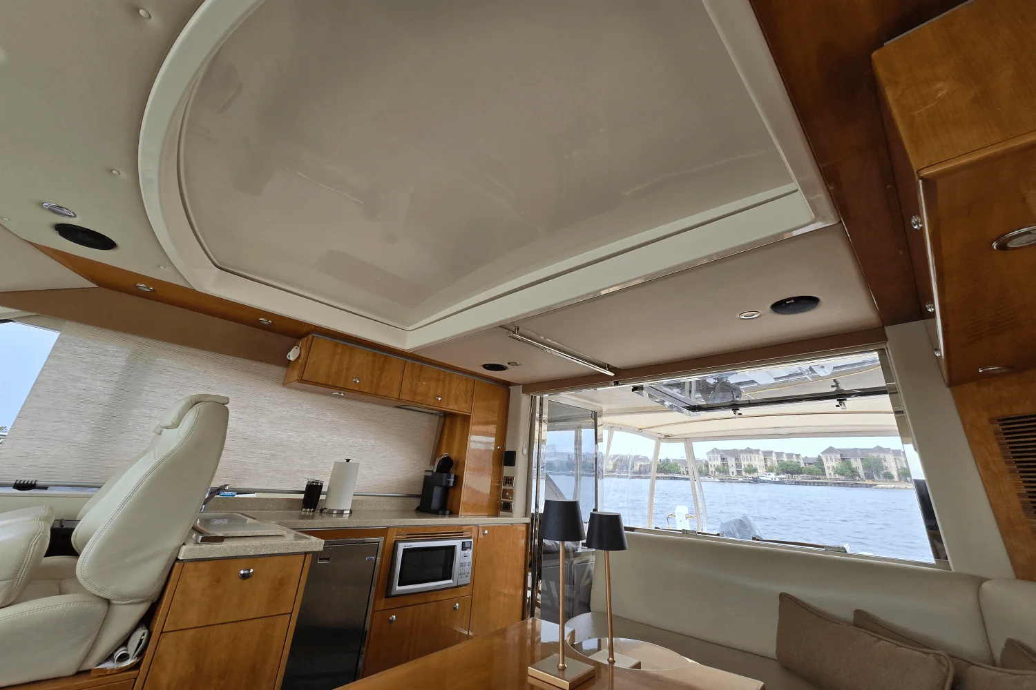 2009 Riviera 4400 SPORT YACHT Image Thumbnail #17