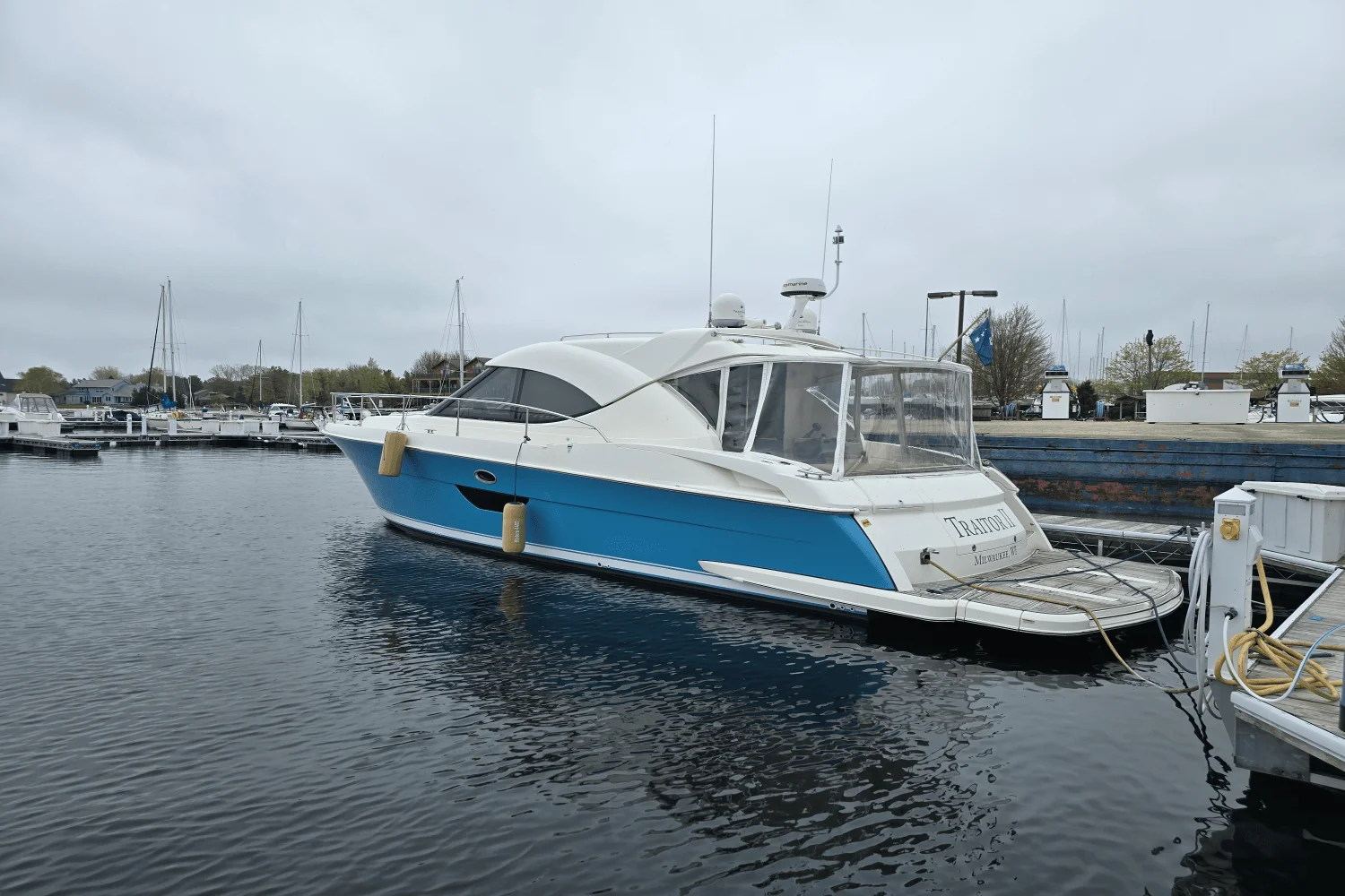 2009 Riviera 4400 SPORT YACHT Image Thumbnail #2