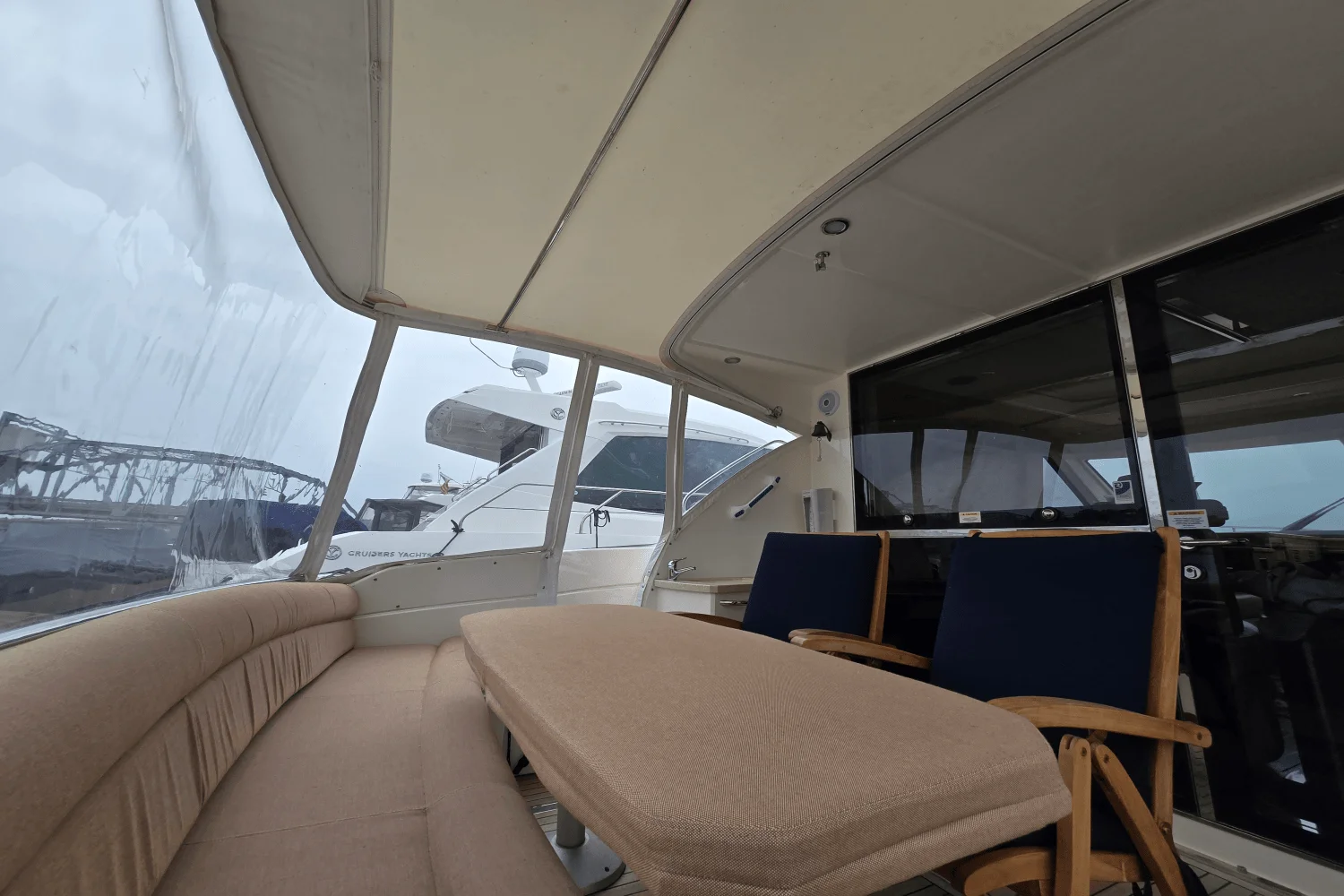 2009 Riviera 4400 SPORT YACHT Image Thumbnail #9