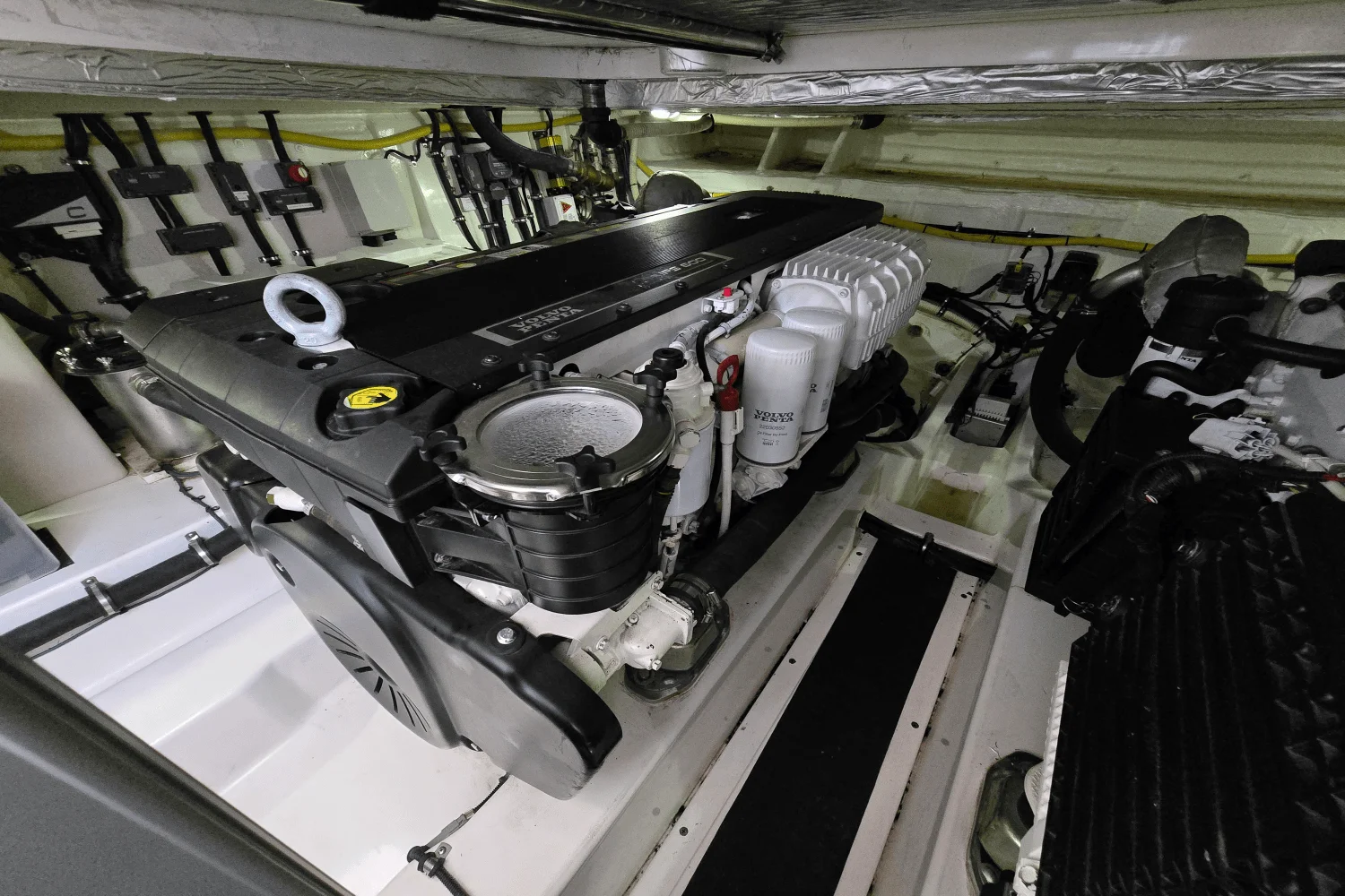 2009 Riviera 4400 SPORT YACHT Image Thumbnail #35