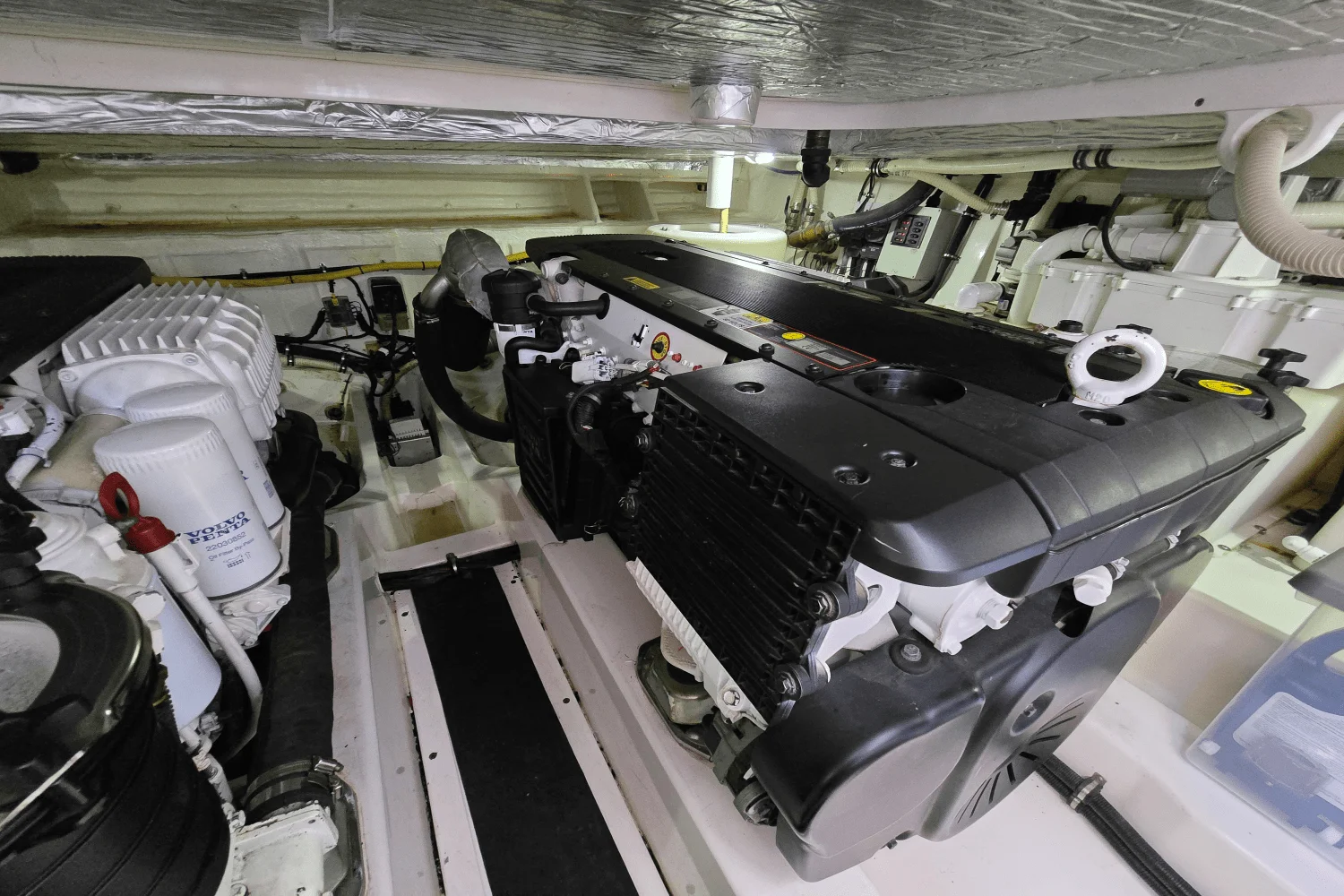 2009 Riviera 4400 SPORT YACHT Image Thumbnail #36