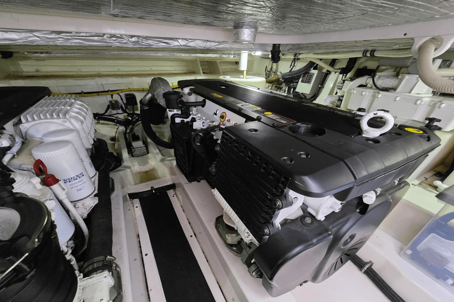 2009 Riviera 4400 SPORT YACHT Image Thumbnail #36