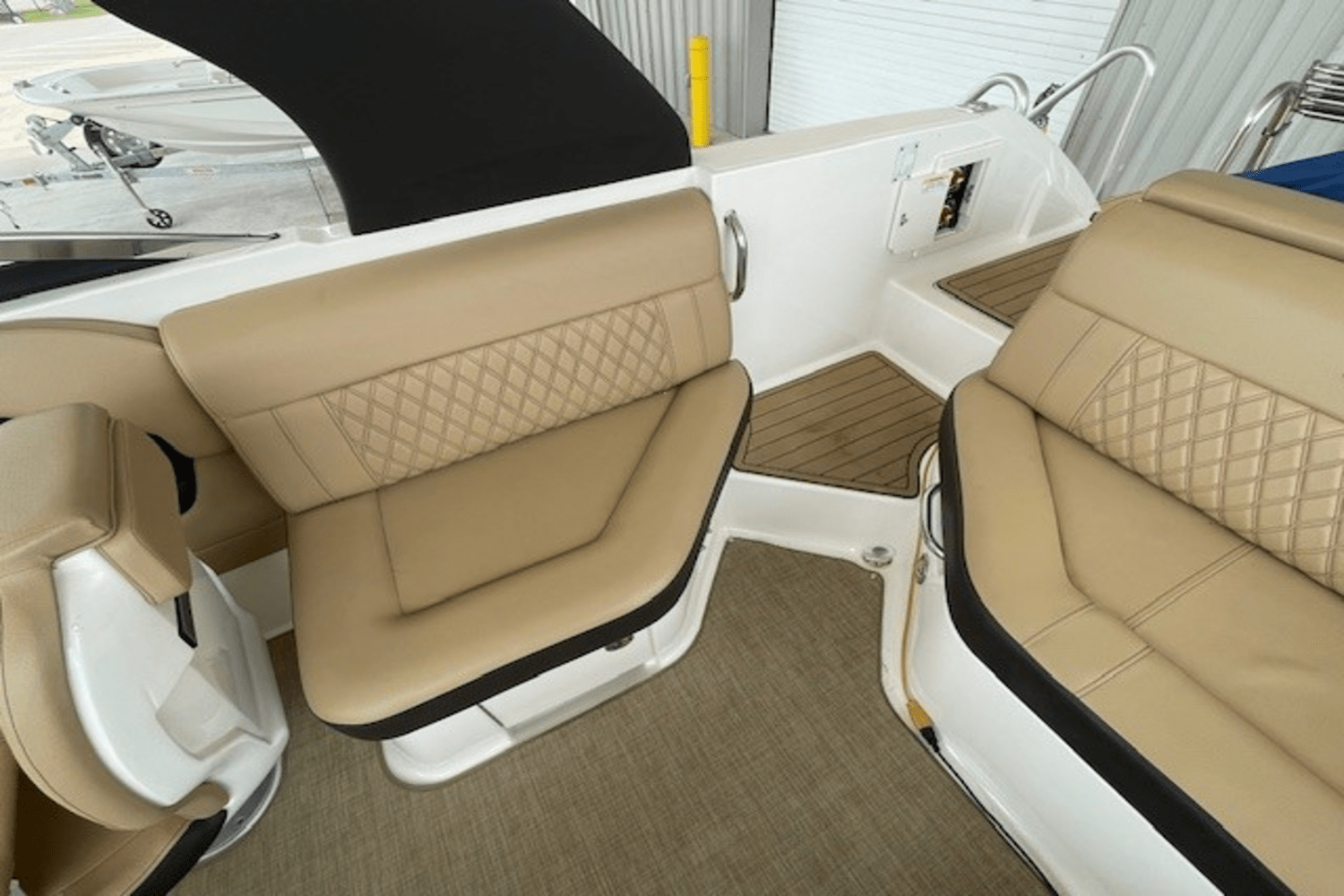 2019 Sea Ray 230 SLX Image Thumbnail #7