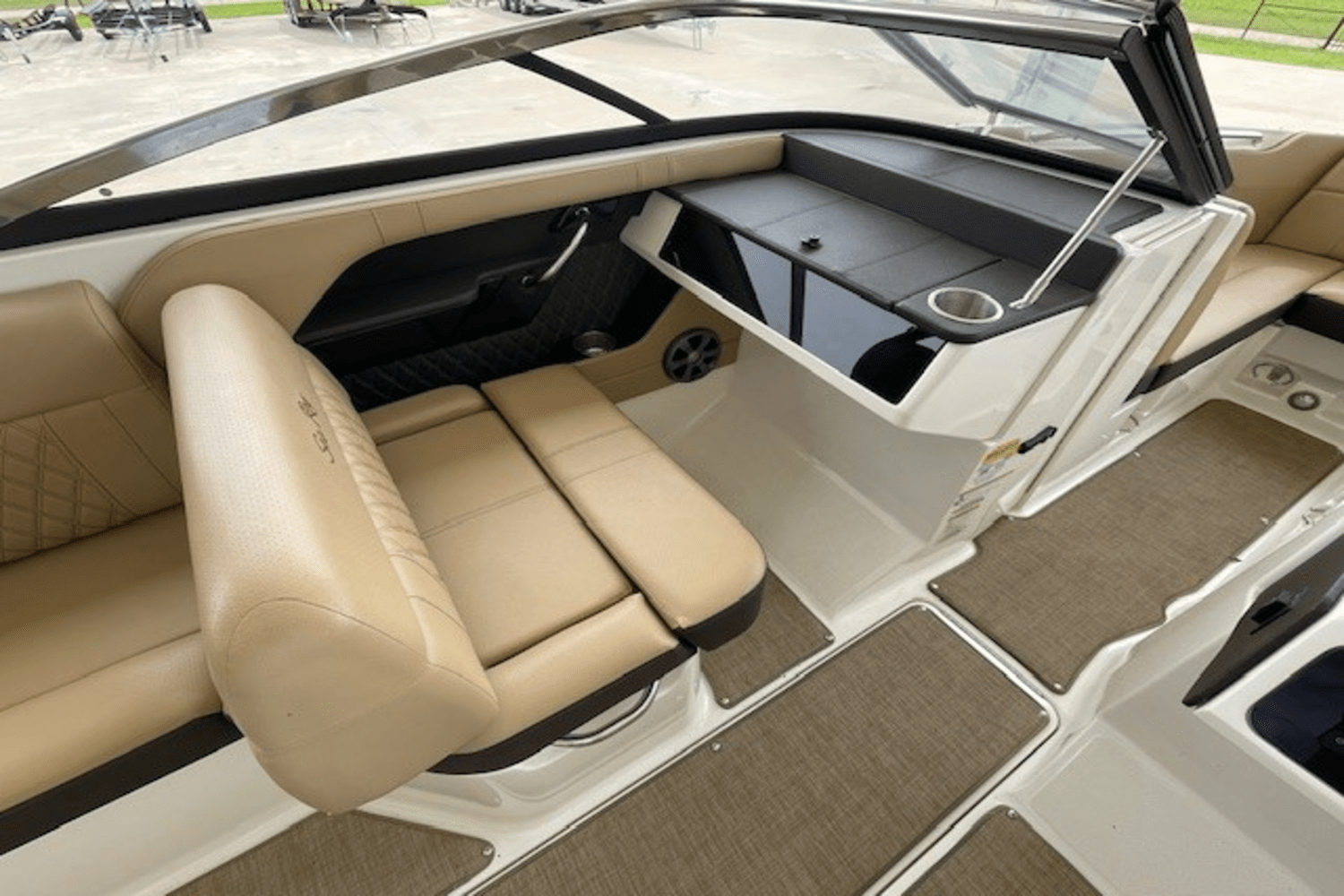 2019 Sea Ray 230 SLX Image Thumbnail #10