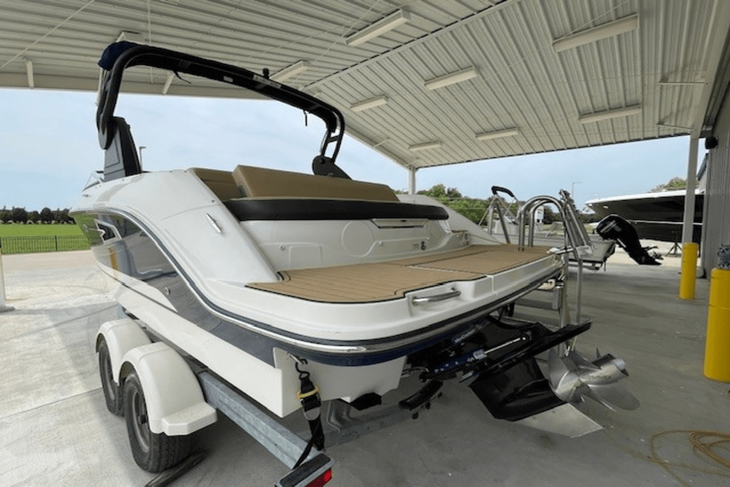 2019 Sea Ray 230 SLX Image Thumbnail #17