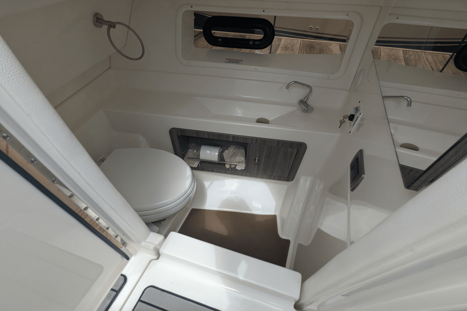 2023 Sea Ray 350 SLX Image Thumbnail #17