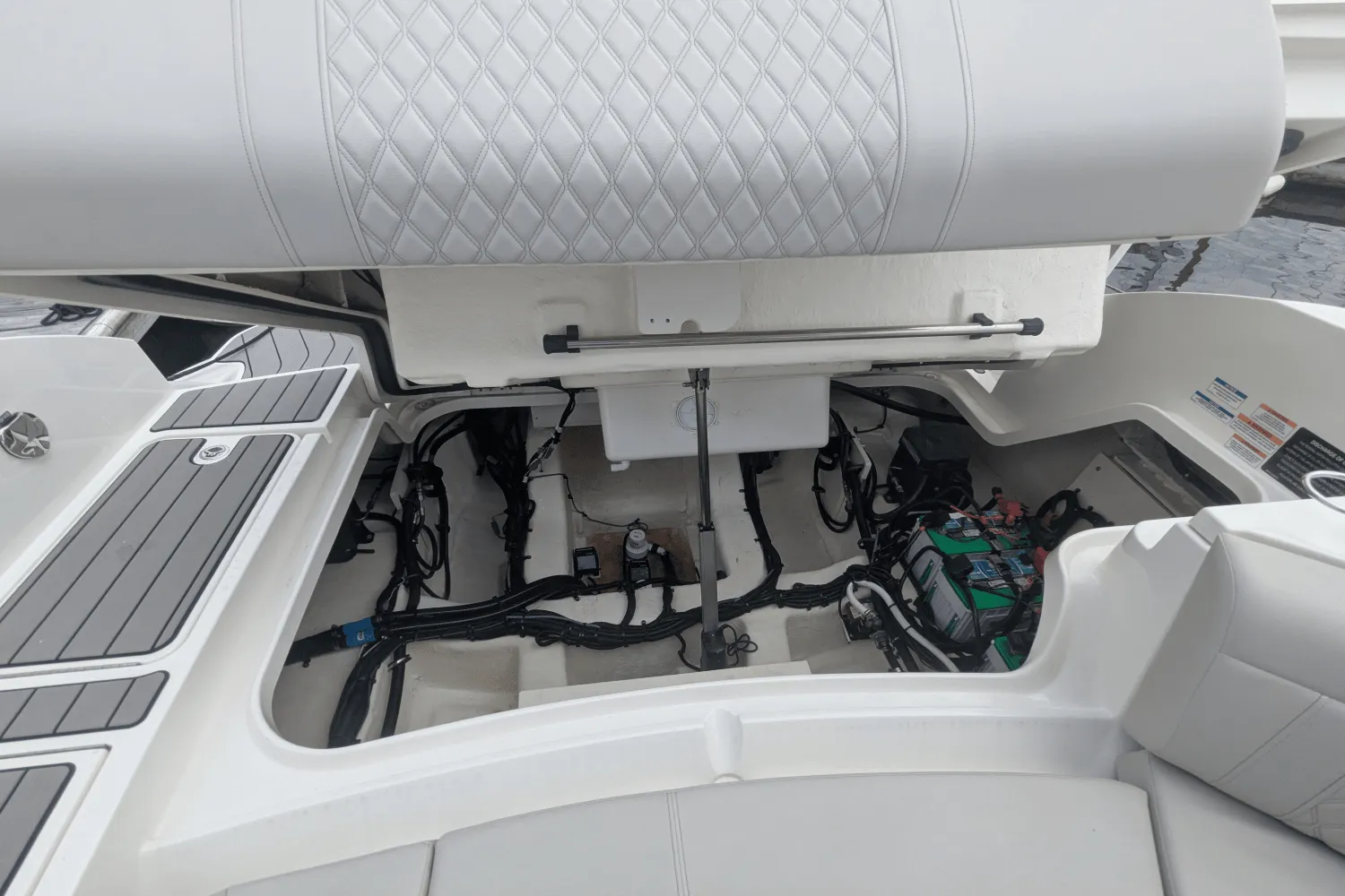 2023 Sea Ray 350 SLX Image Thumbnail #32