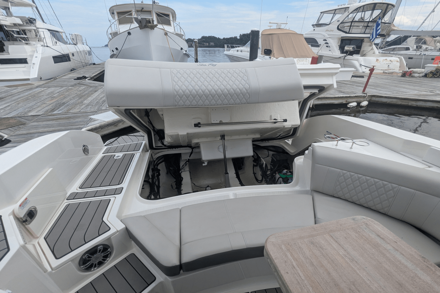 2023 Sea Ray 350 SLX Image Thumbnail #30