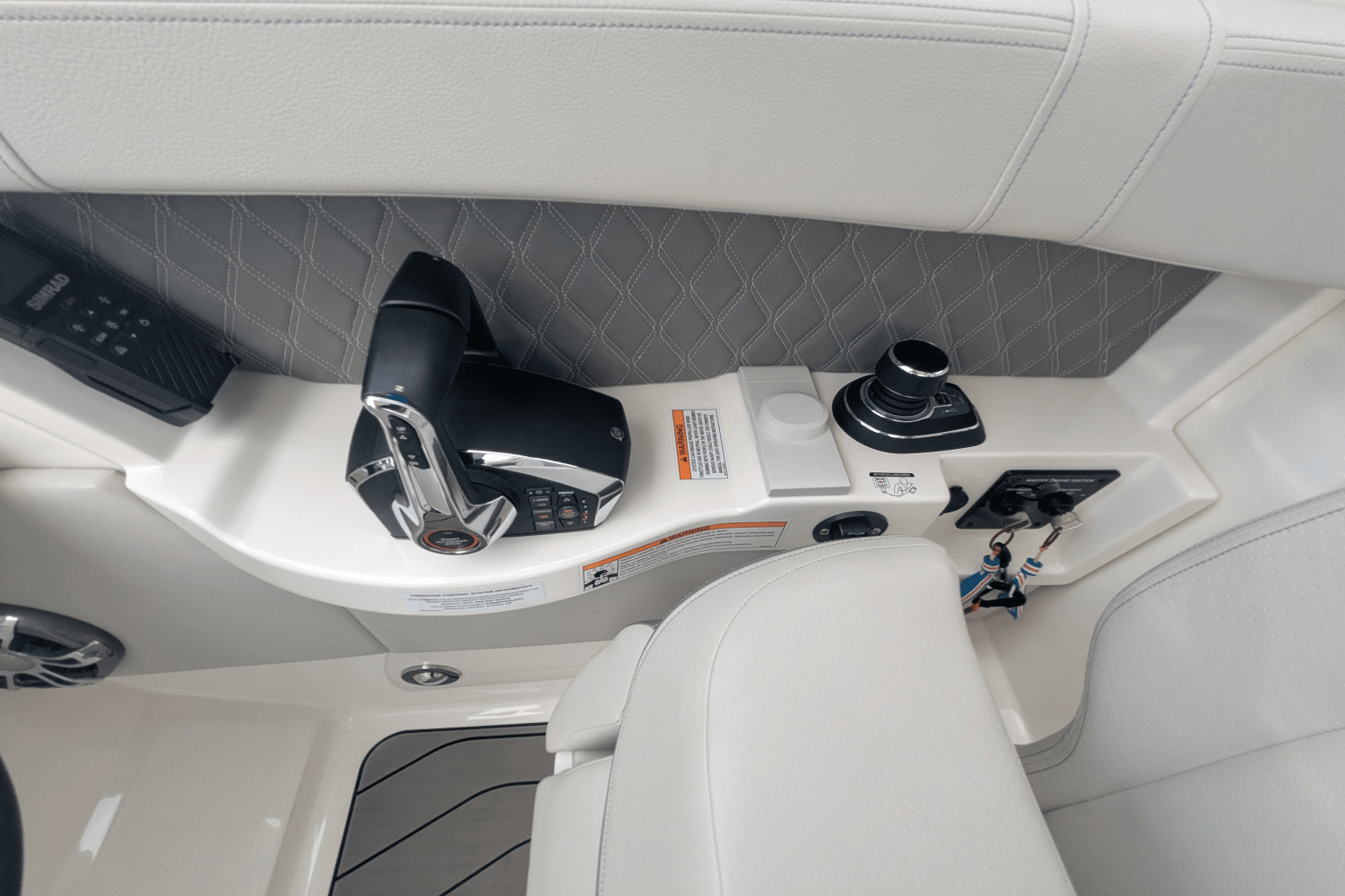 2023 Sea Ray 350 SLX Image Thumbnail #7