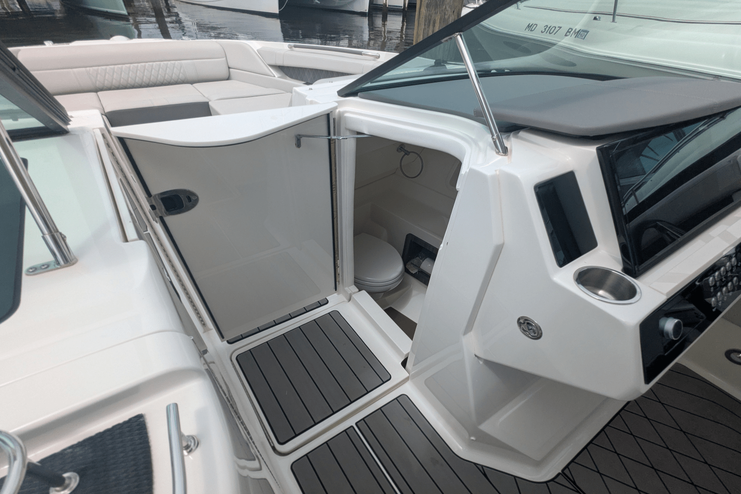 2023 Sea Ray 350 SLX Image Thumbnail #16