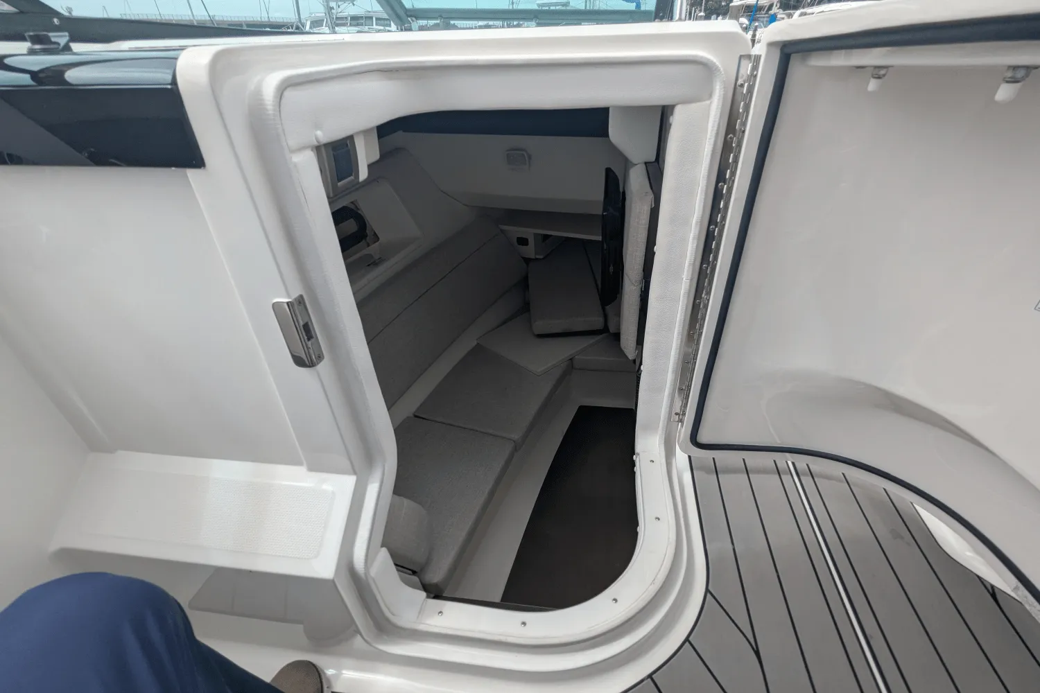 2023 Sea Ray 350 SLX Image Thumbnail #14