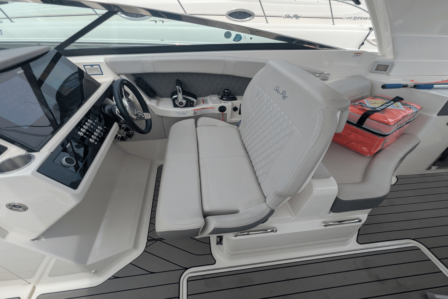 2023 Sea Ray 350 SLX Image Thumbnail #19