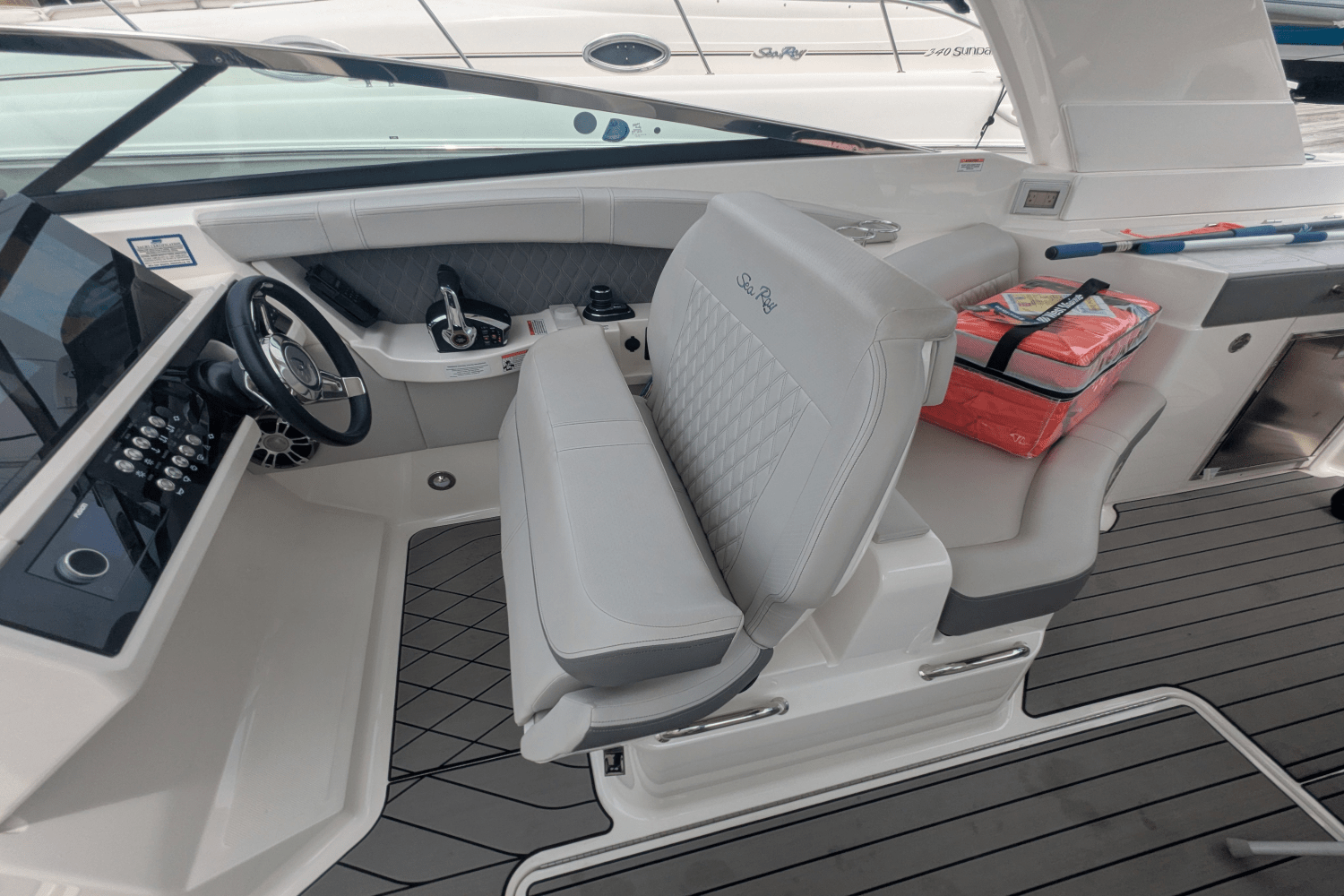 2023 Sea Ray 350 SLX Image Thumbnail #18
