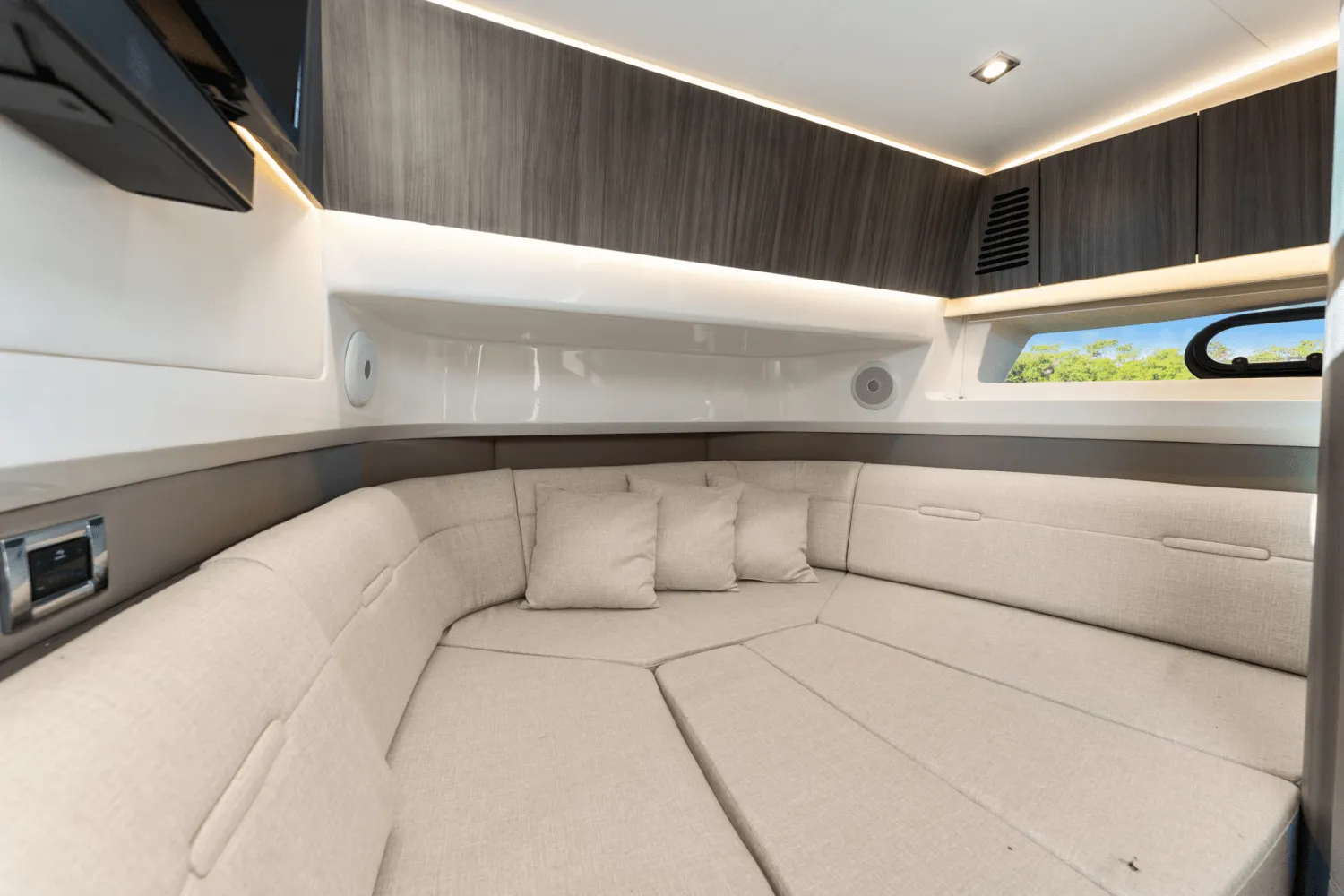 2022 Sea Ray 400 SLX-OB Image Thumbnail #32