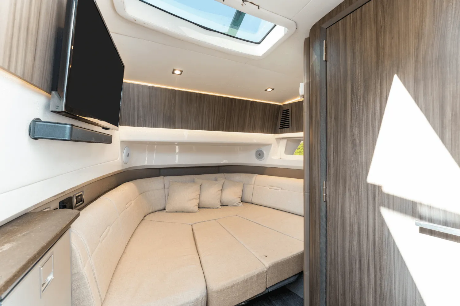 2022 Sea Ray 400 SLX-OB Image Thumbnail #33