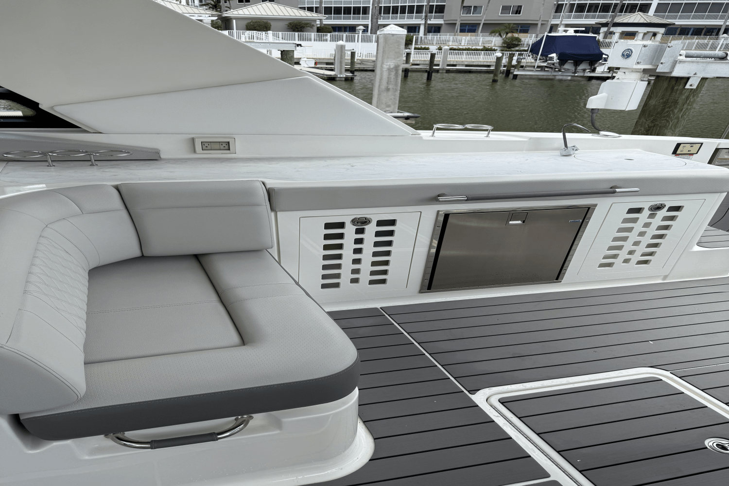2022 Sea Ray 400 SLX-OB Image Thumbnail #19