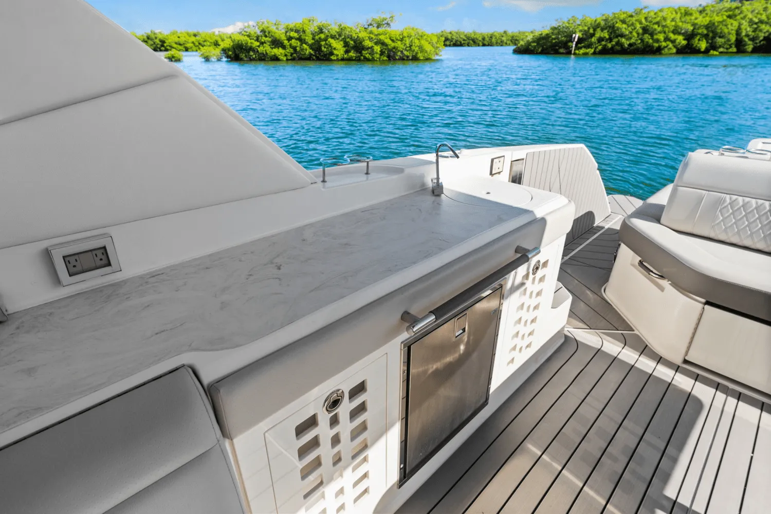 2022 Sea Ray 400 SLX-OB Image Thumbnail #23