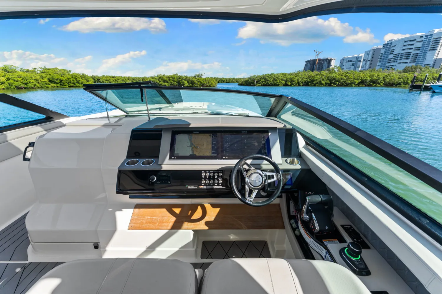 2022 Sea Ray 400 SLX-OB Image Thumbnail #15