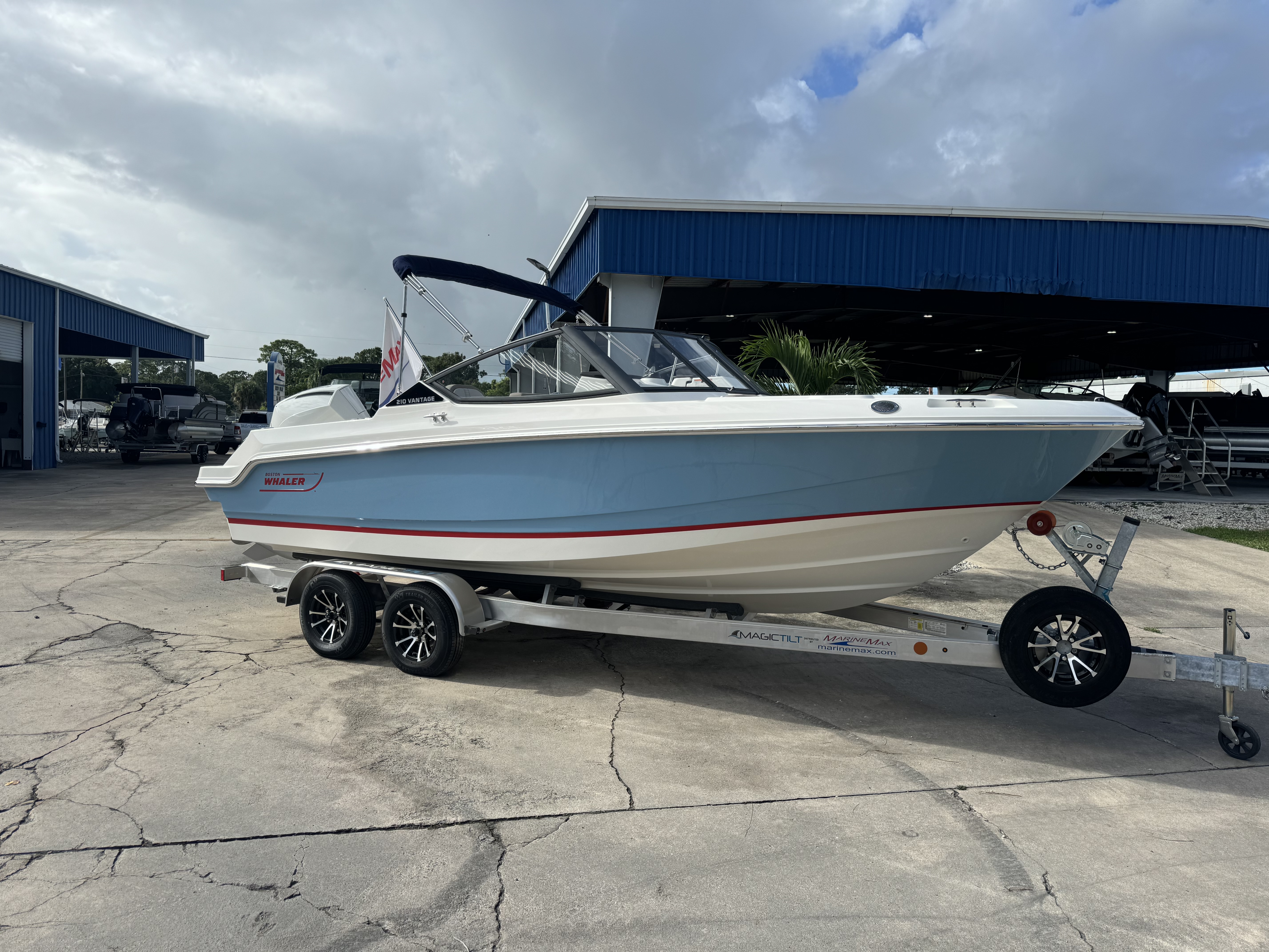 2026 Boston Whaler 210 Vantage Image Thumbnail #0