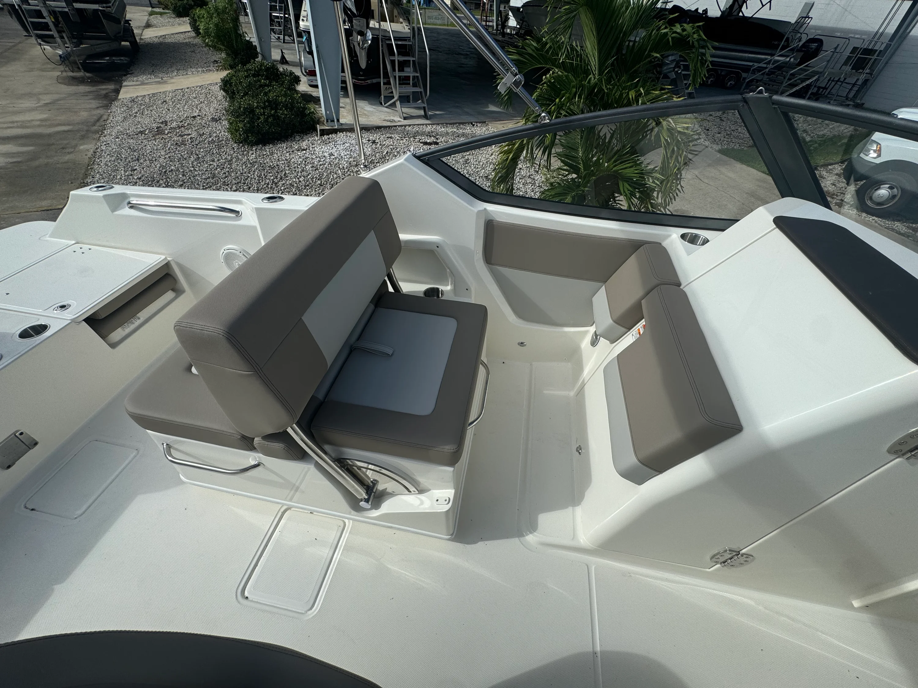 2026 Boston Whaler 210 Vantage Image Thumbnail #6