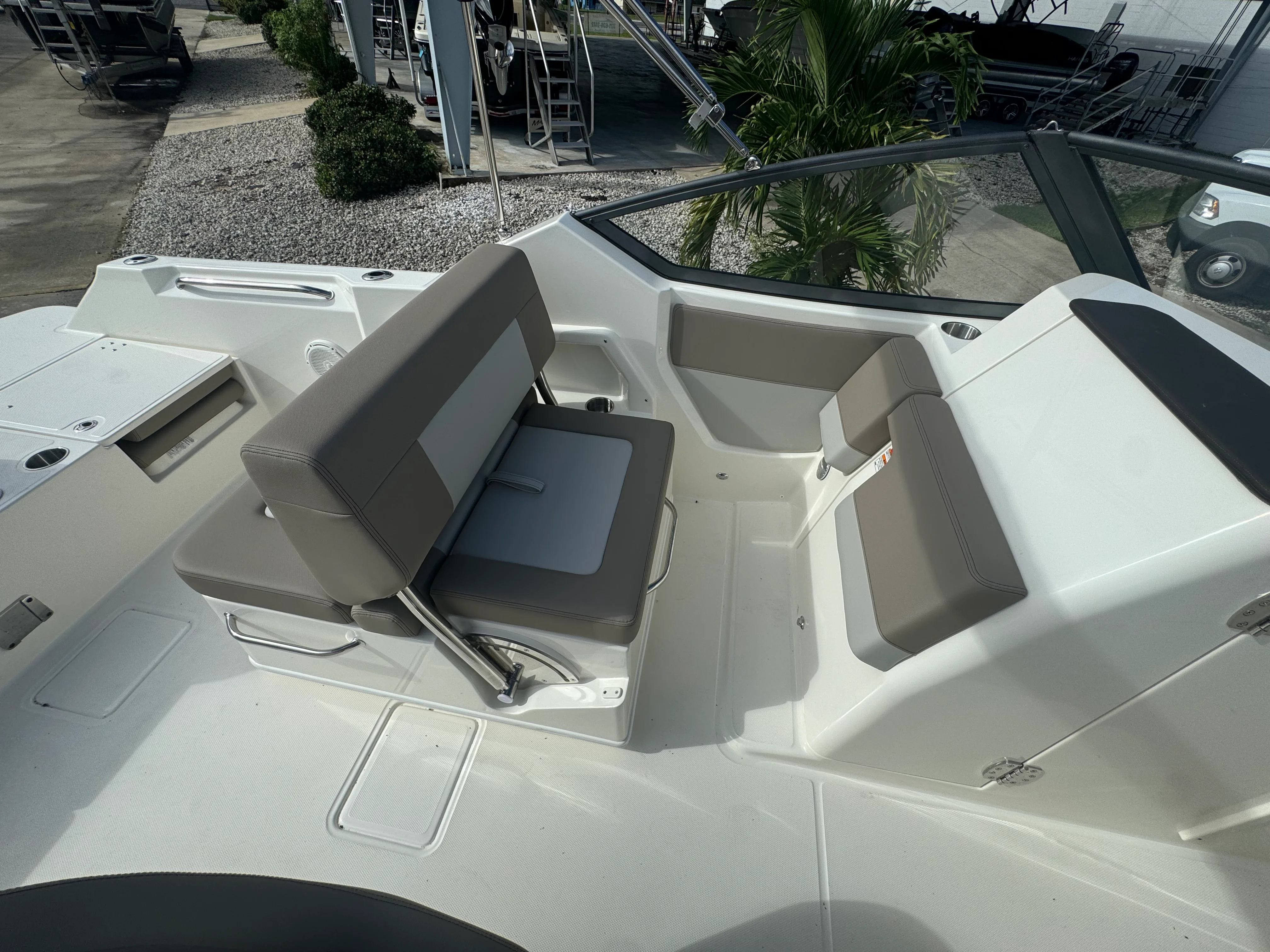 2026 Boston Whaler 210 Vantage Image Thumbnail #6