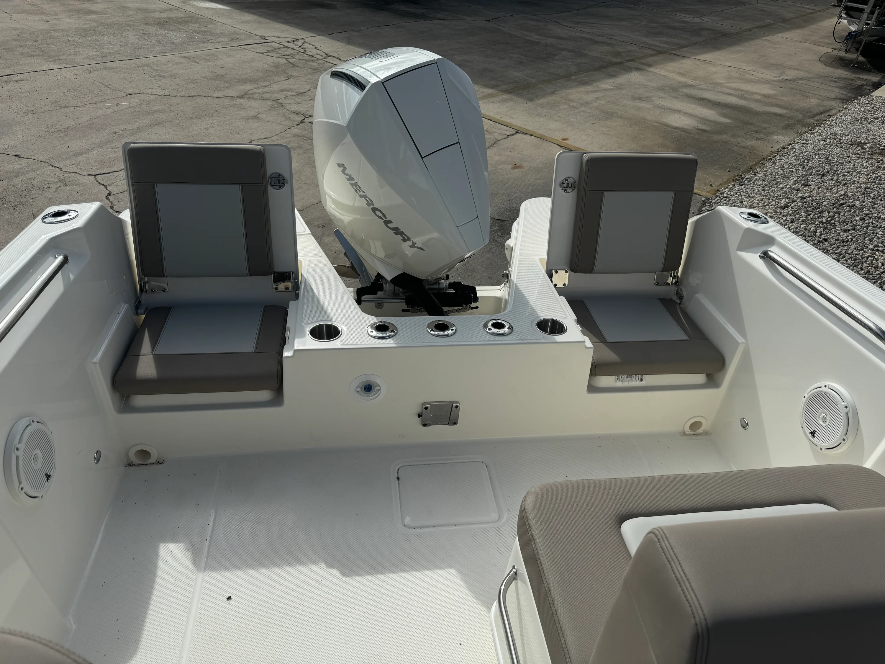 2026 Boston Whaler 210 Vantage Image Thumbnail #4