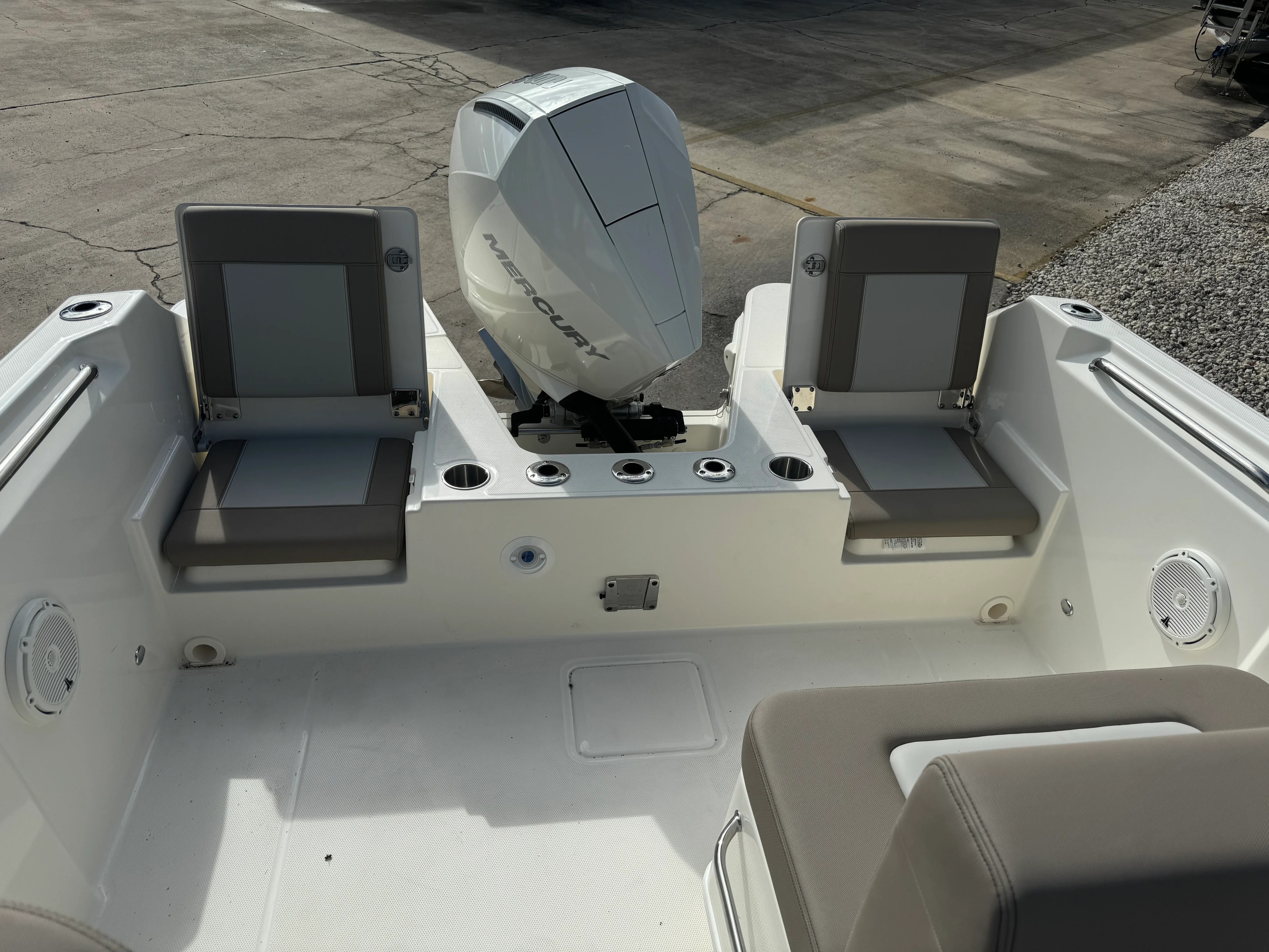 2026 Boston Whaler 210 Vantage Image Thumbnail #4