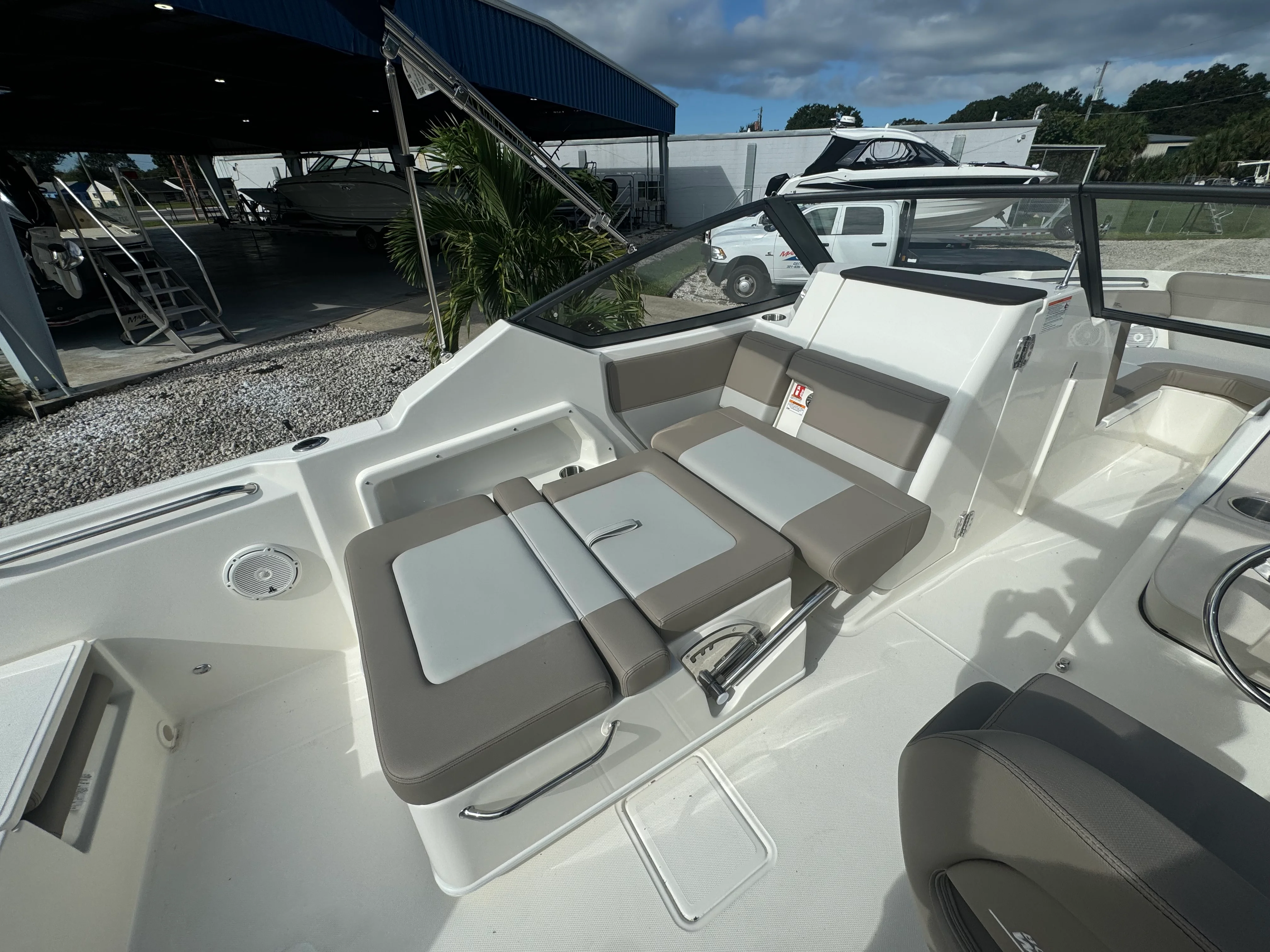 2026 Boston Whaler 210 Vantage Image Thumbnail #7