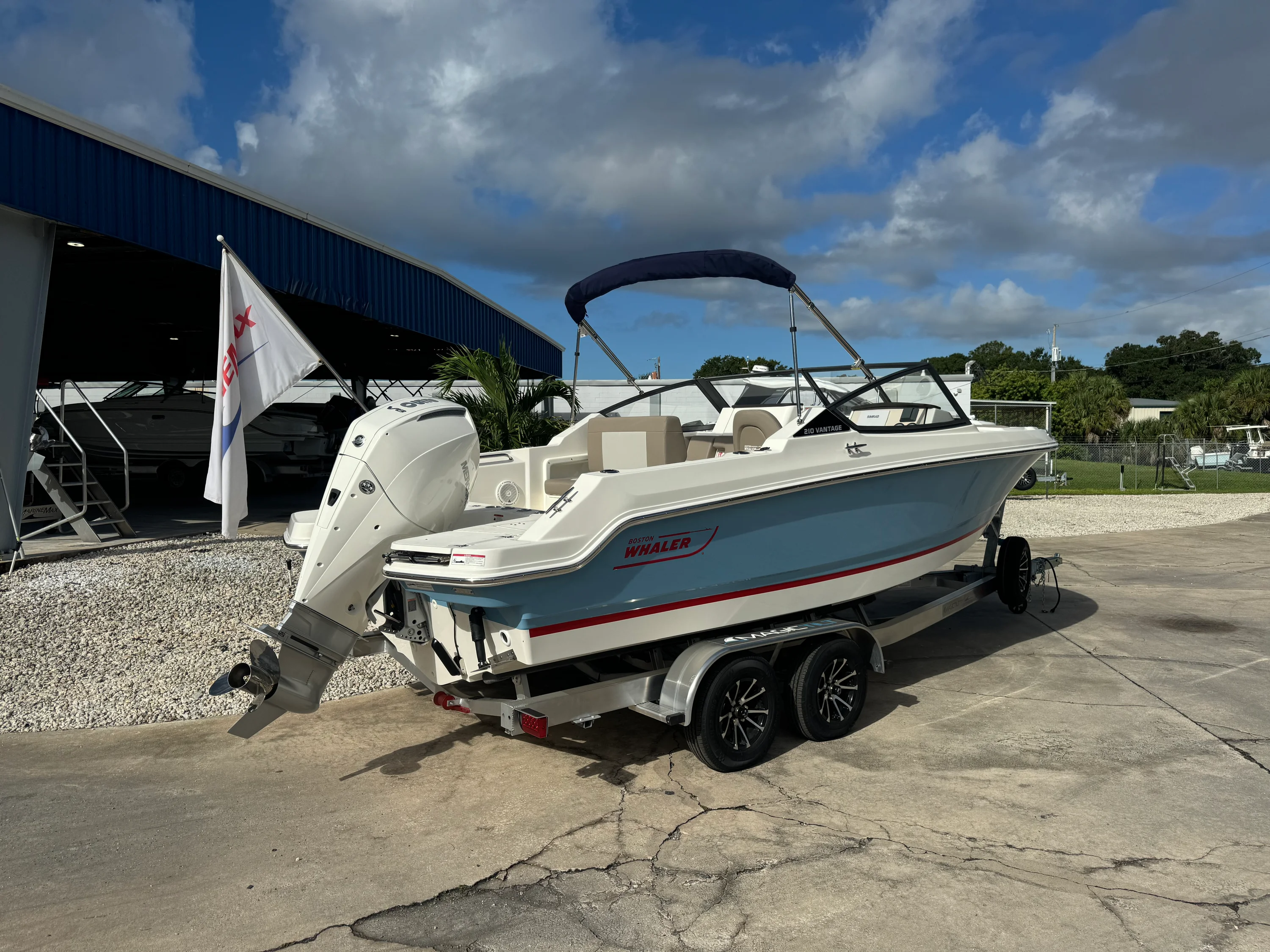 2026 Boston Whaler 210 Vantage Image Thumbnail #2