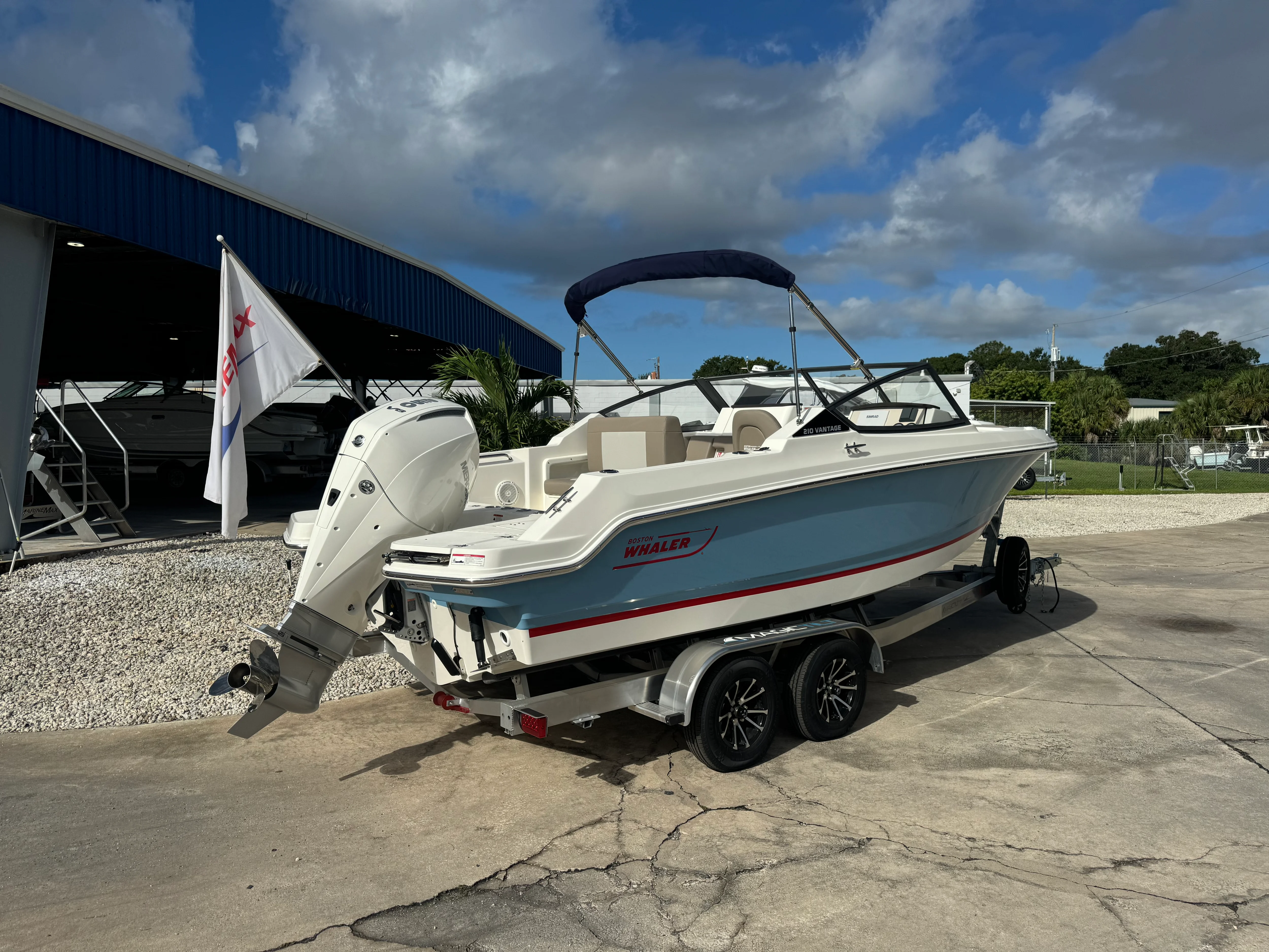 2026 Boston Whaler 210 Vantage Image Thumbnail #2