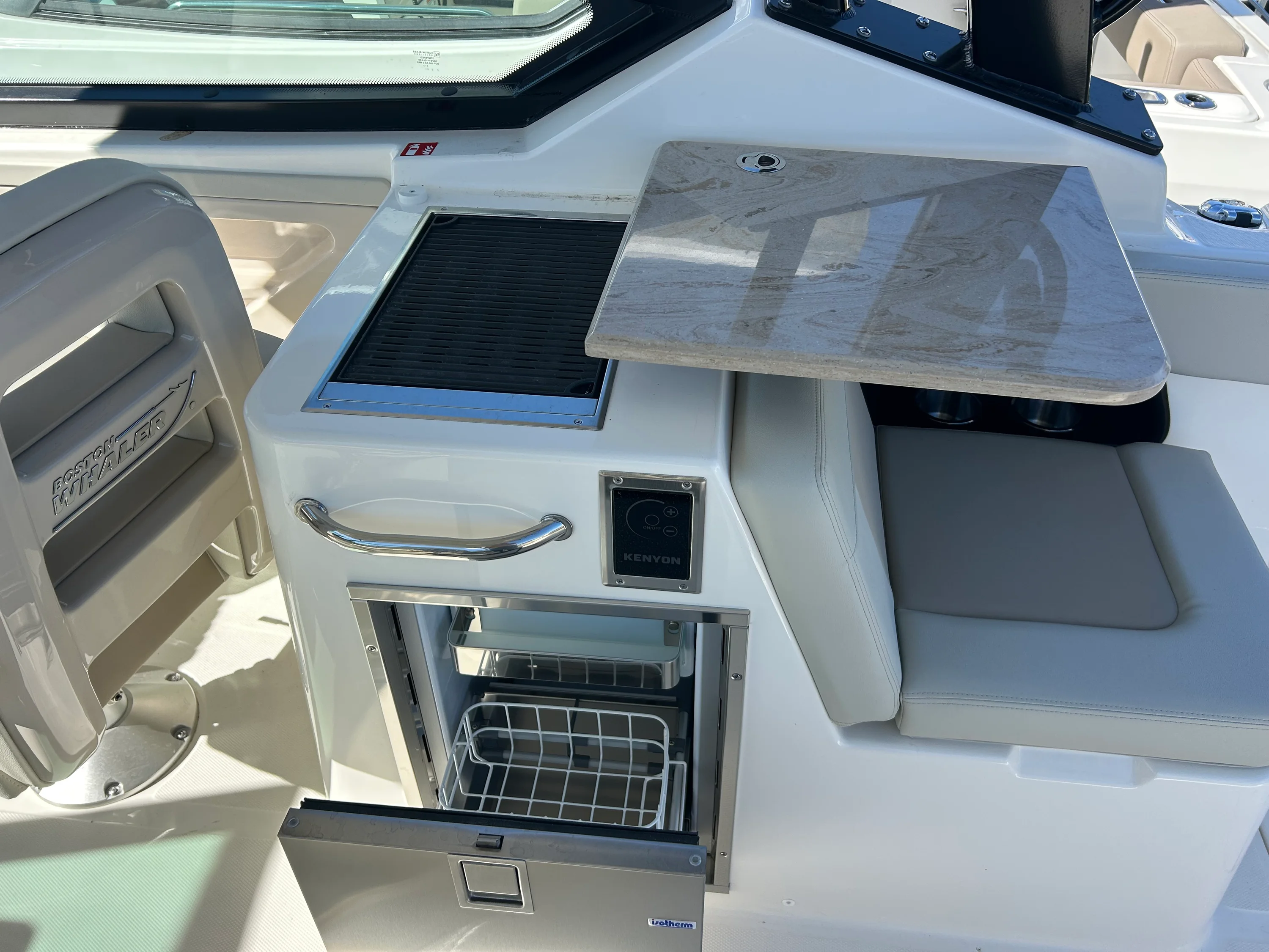 2026 Boston Whaler 280 Vantage Image Thumbnail #16