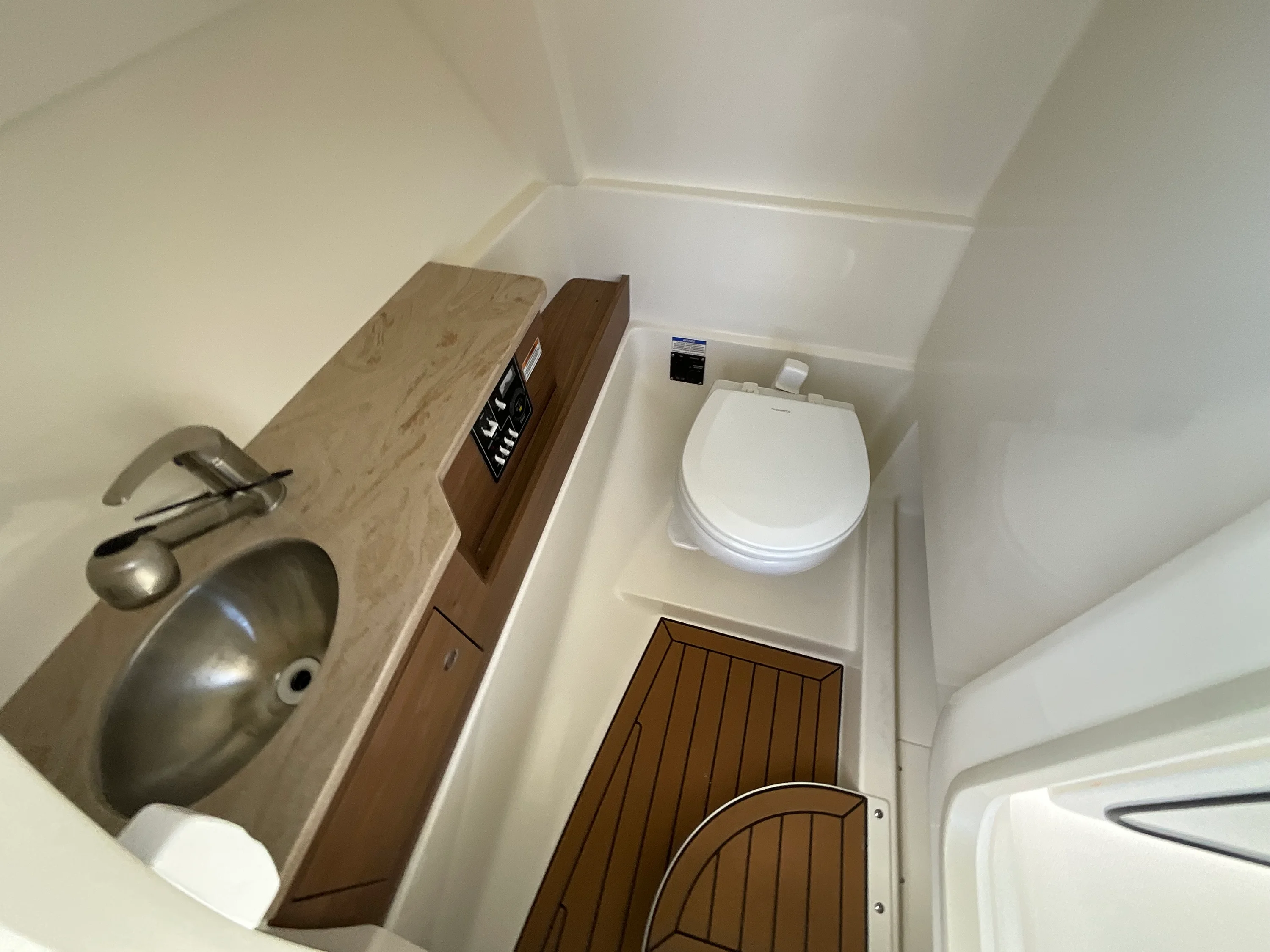 2026 Boston Whaler 280 Vantage Image Thumbnail #10