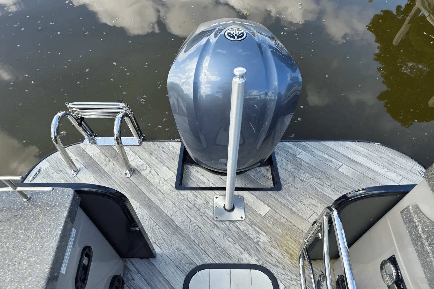 2018 SunCatcher E326GT TRITOON Image Thumbnail #7