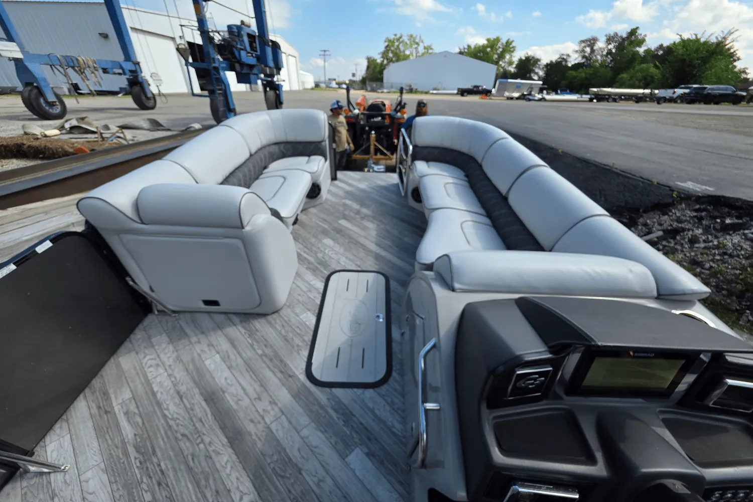 2018 SunCatcher E326GT TRITOON Image Thumbnail #16