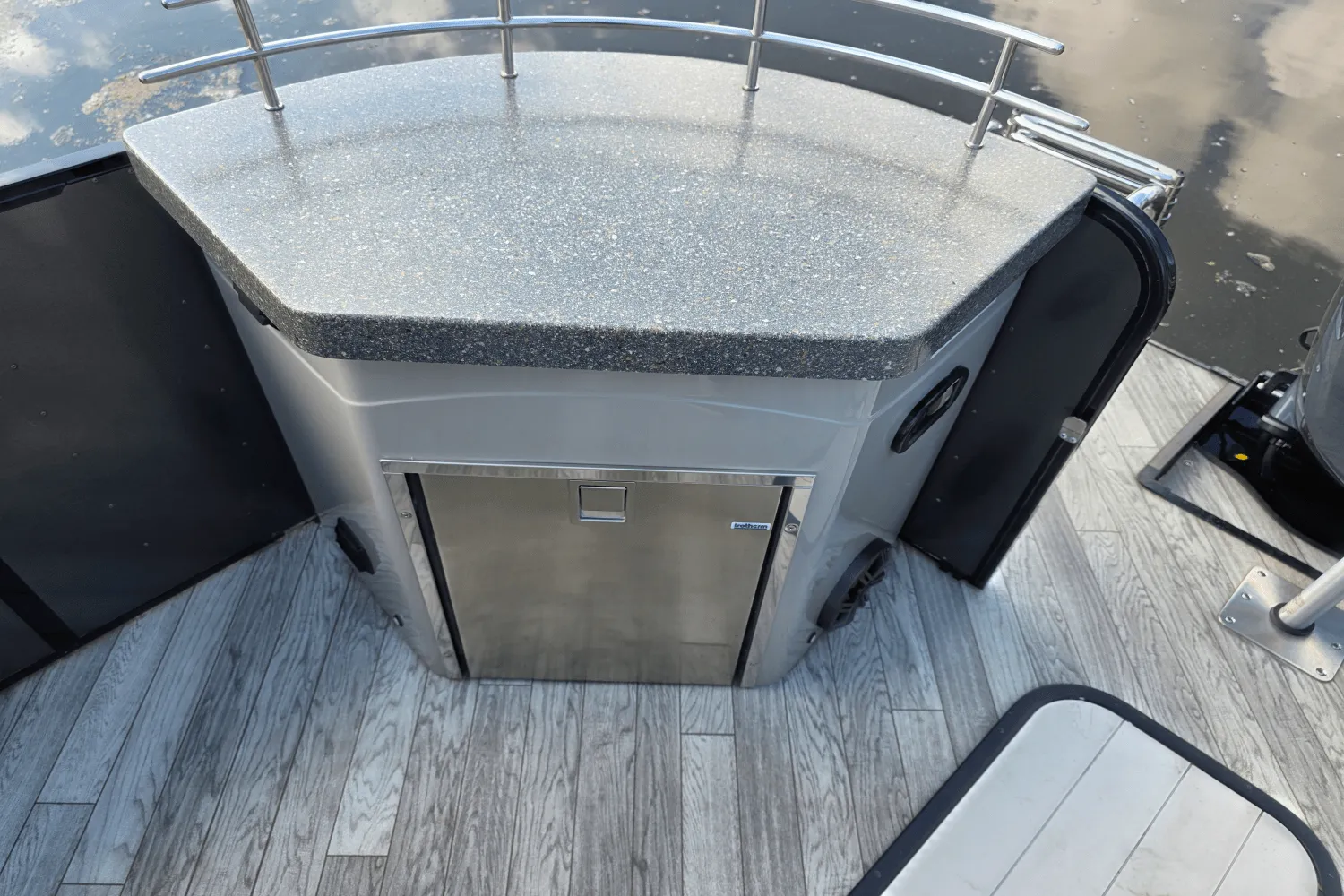 2018 SunCatcher E326GT TRITOON Image Thumbnail #5