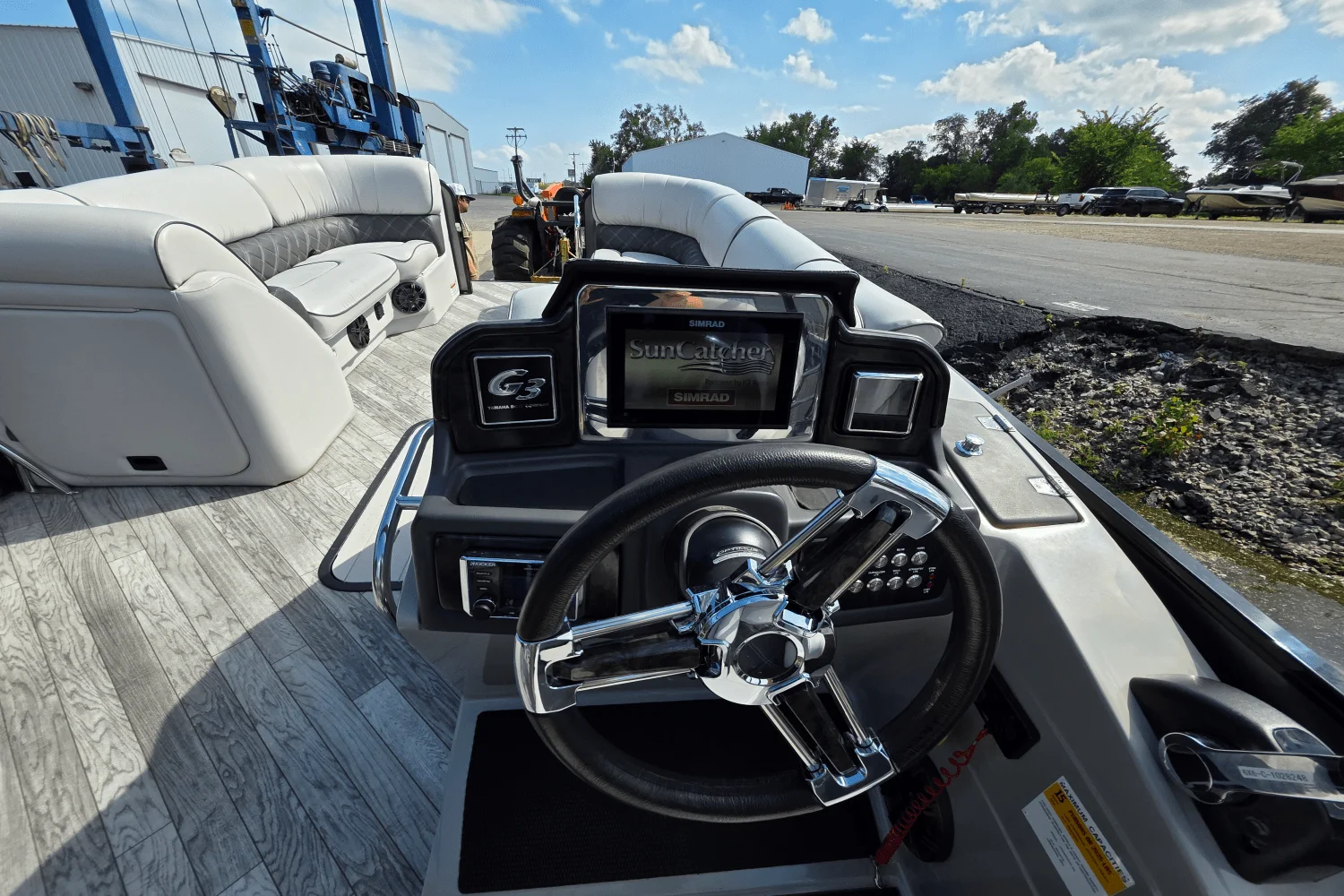 2018 SunCatcher E326GT TRITOON Image Thumbnail #12