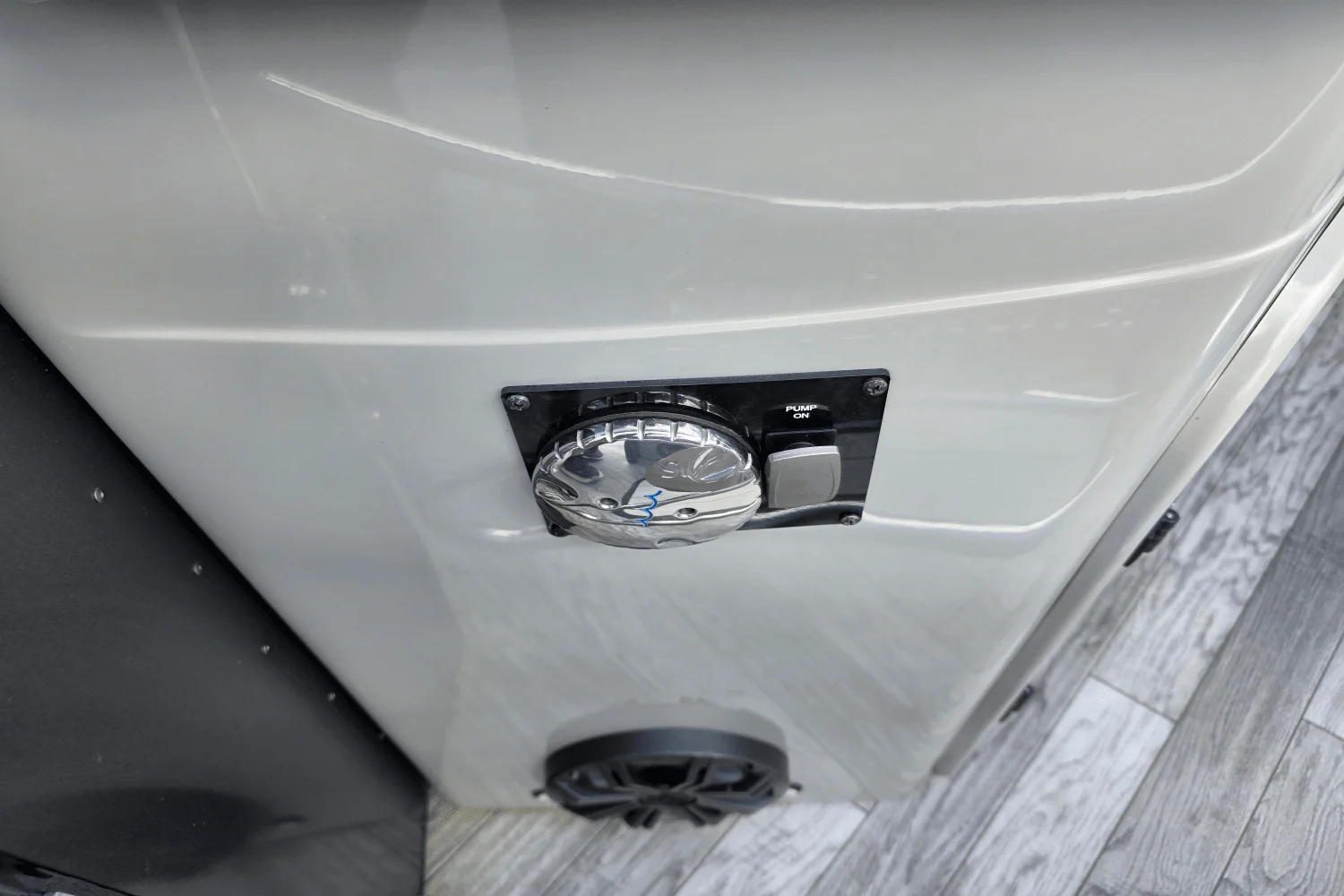 2018 SunCatcher E326GT TRITOON Image Thumbnail #9