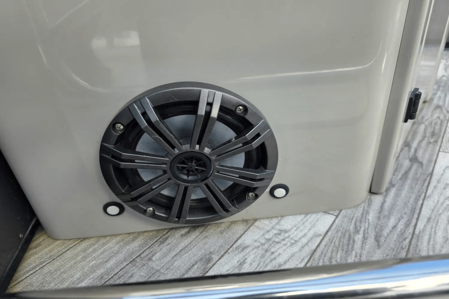 2018 SunCatcher E326GT TRITOON Image Thumbnail #10