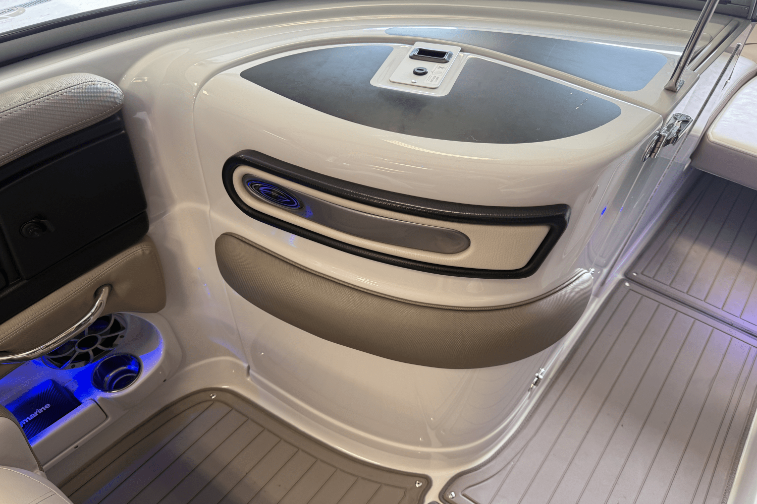 2018 Crownline E23 Image Thumbnail #52