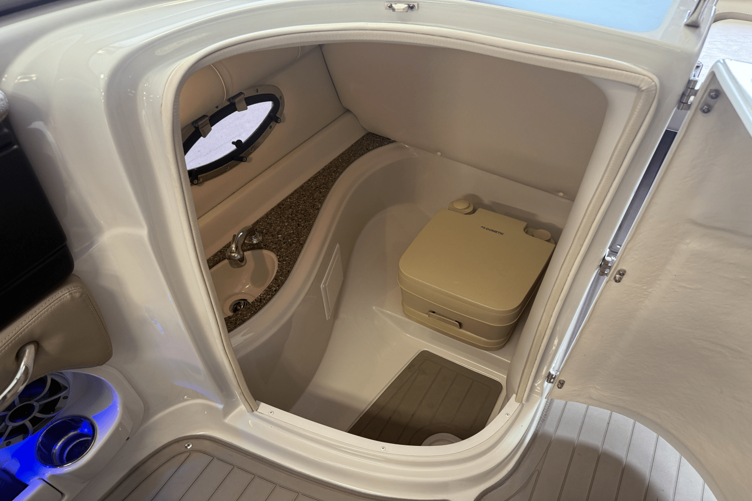 2018 Crownline E23 Image Thumbnail #54