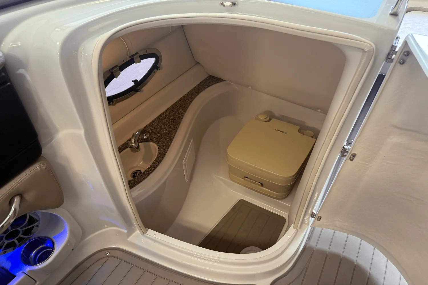 2018 Crownline E23 Image Thumbnail #54