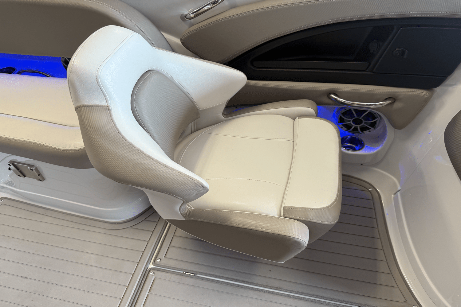 2018 Crownline E23 Image Thumbnail #46
