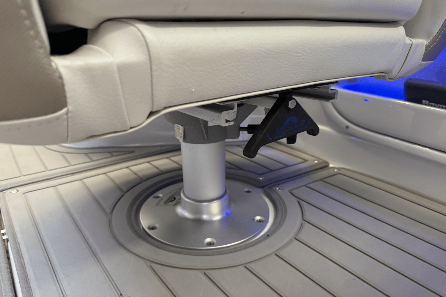 2018 Crownline E23 Image Thumbnail #48