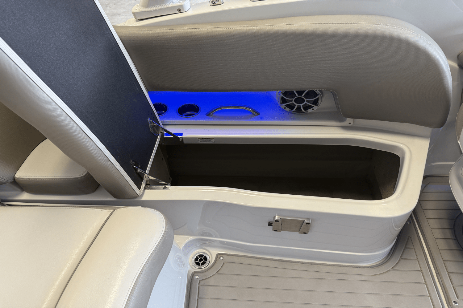 2018 Crownline E23 Image Thumbnail #31