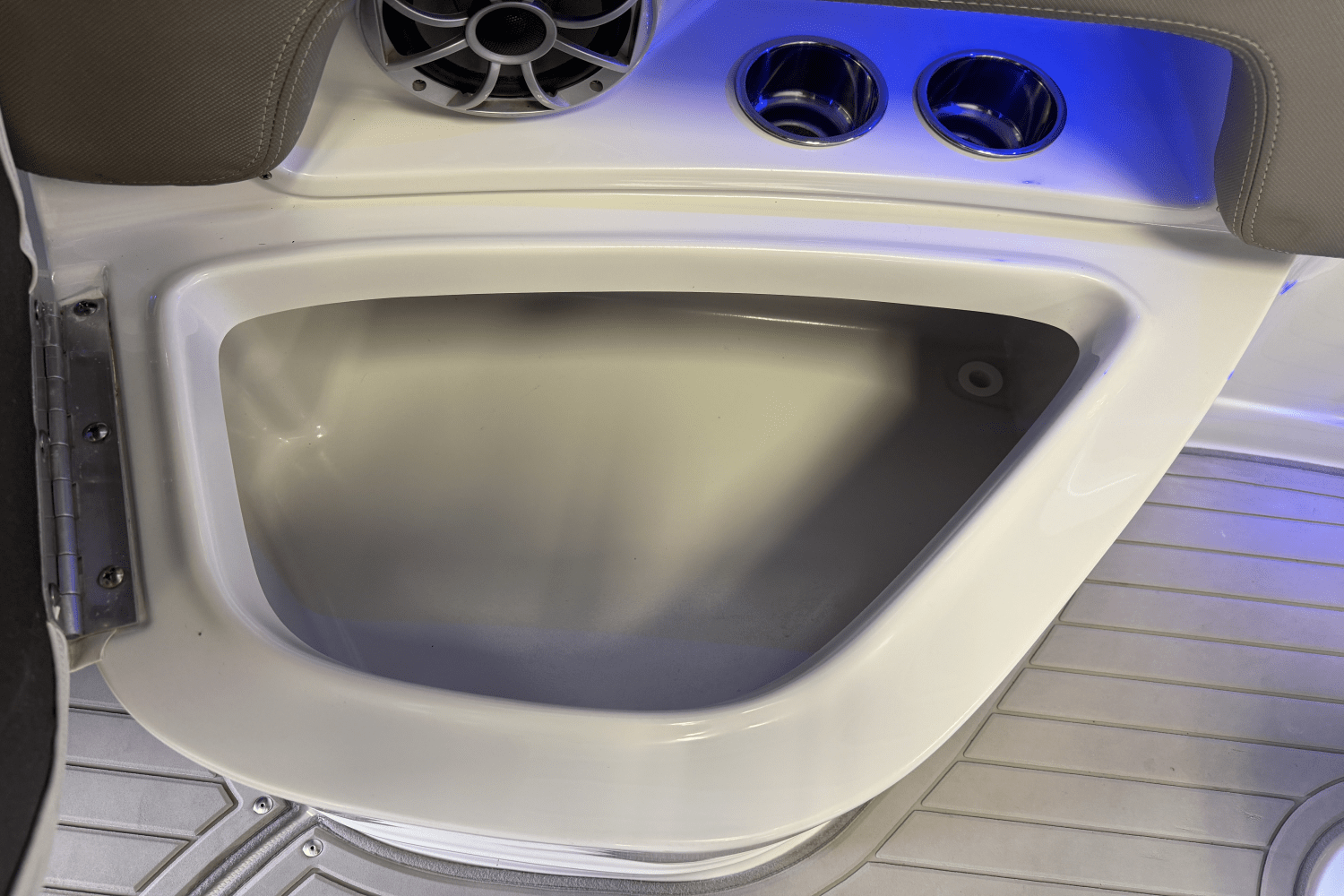 2018 Crownline E23 Image Thumbnail #35